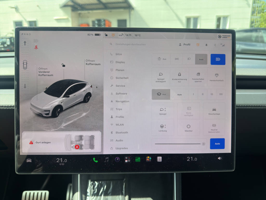 TESLA Model Y Performance AWD-image-22