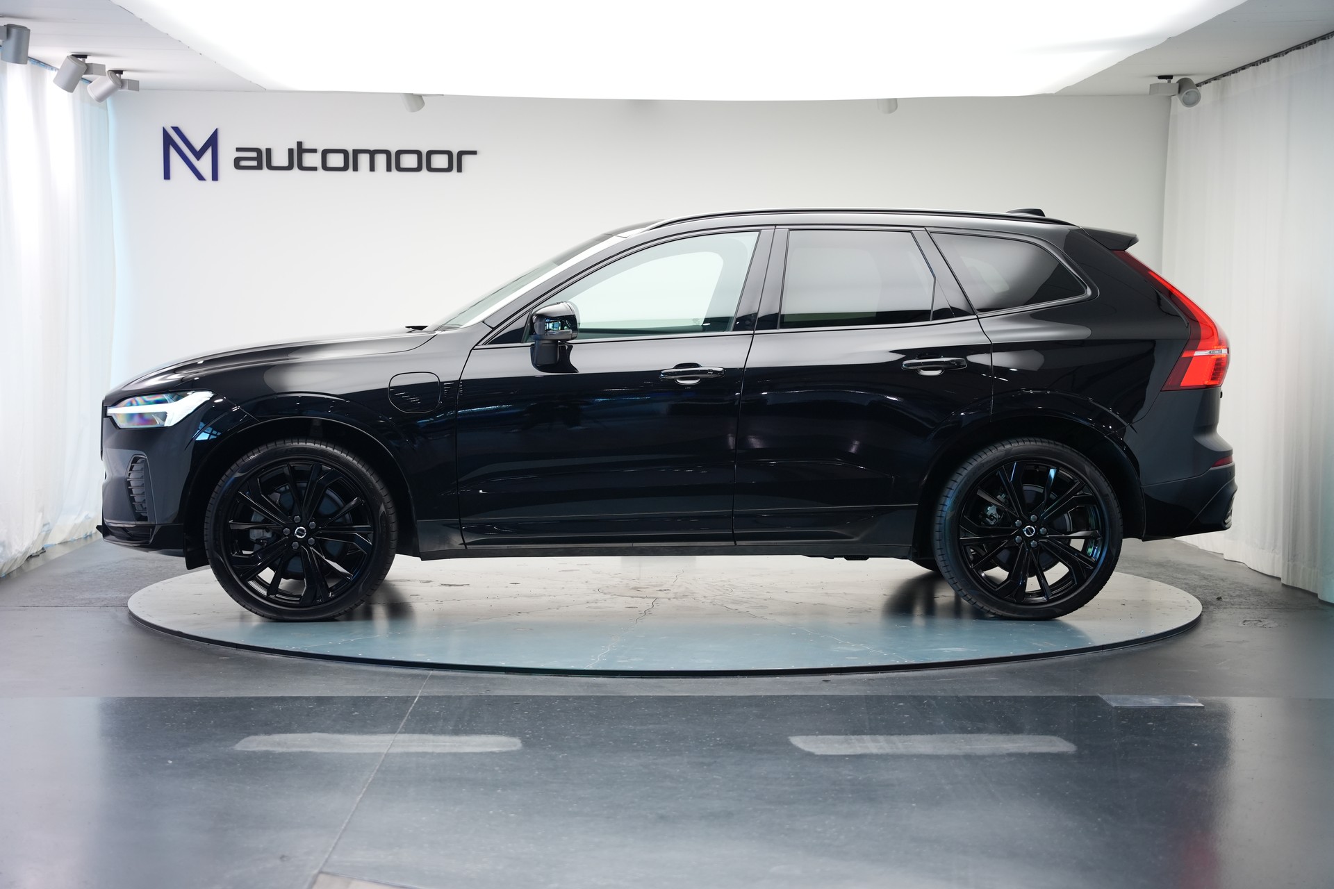 VOLVO XC60 T8 eAWD PluginHybrid Black Edition Geartronic *Panorama* *Standheizung*-image-7