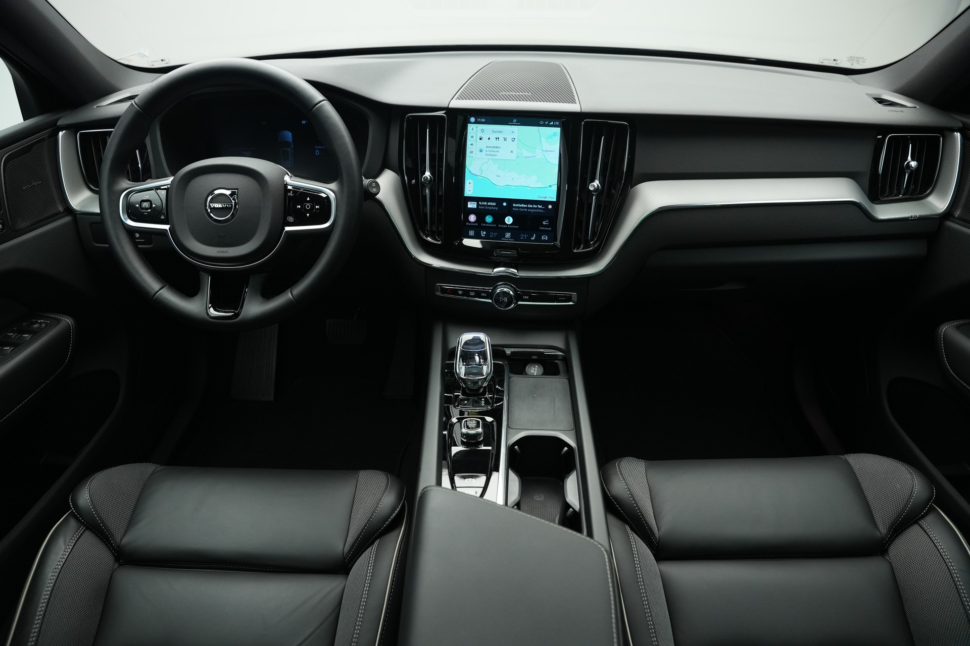 VOLVO XC60 T8 eAWD PluginHybrid Black Edition Geartronic *Panorama* *Standheizung*-image-9