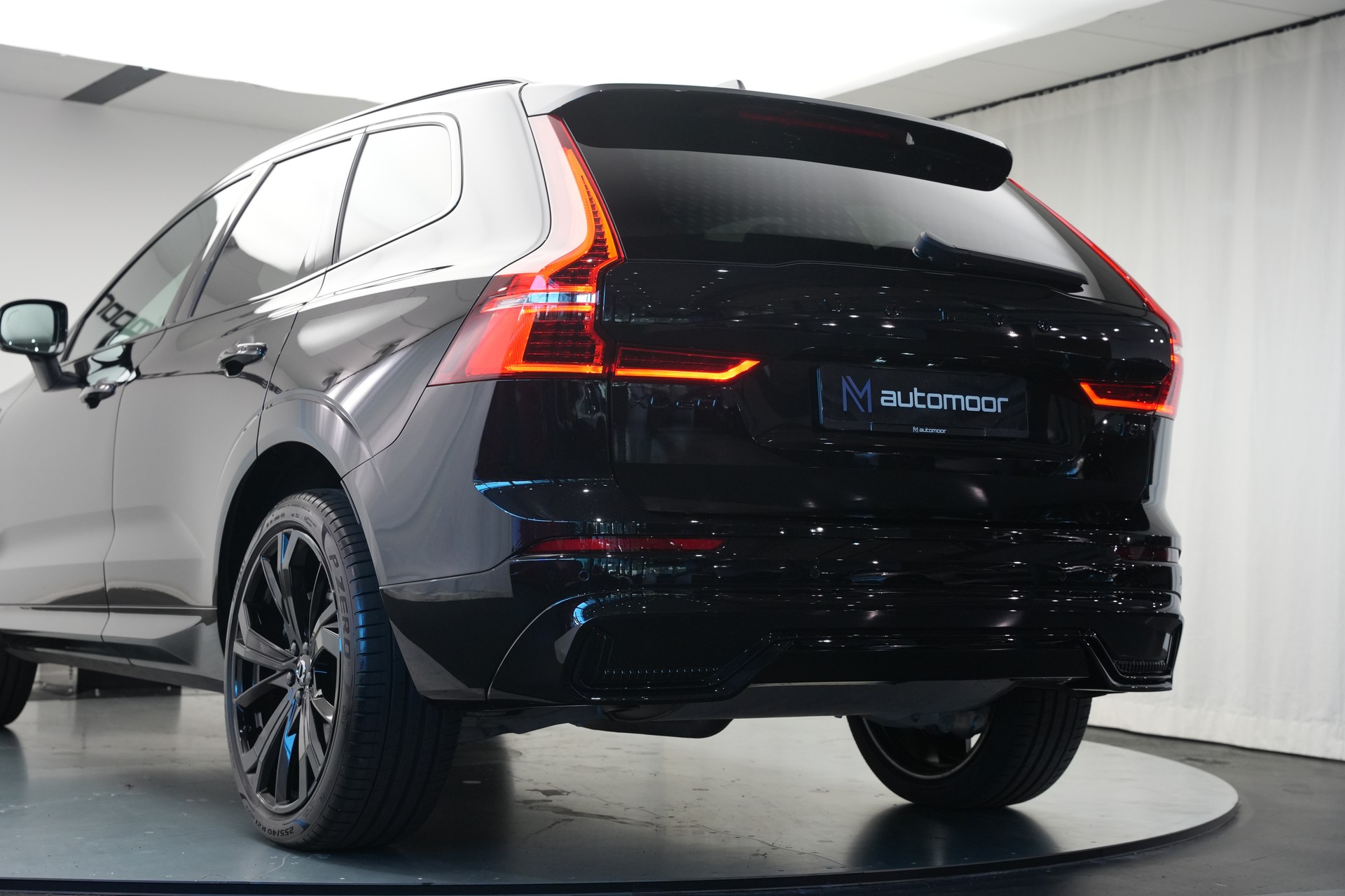 VOLVO XC60 T8 eAWD PluginHybrid Black Edition Geartronic *Panorama* *Standheizung*-image-44