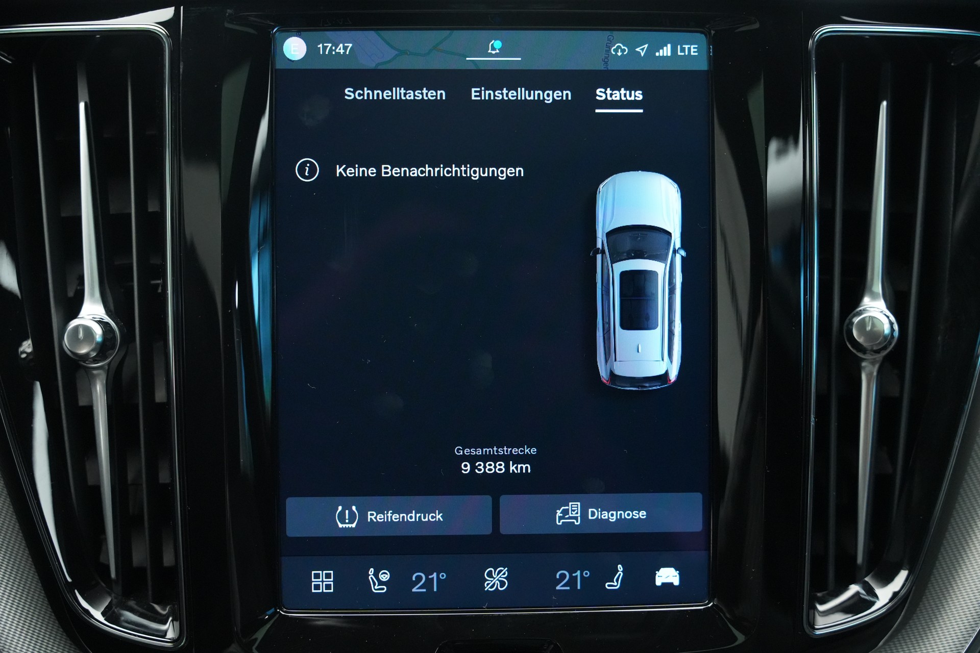 VOLVO XC60 T8 eAWD PluginHybrid Black Edition Geartronic *Panorama* *Standheizung*-image-33