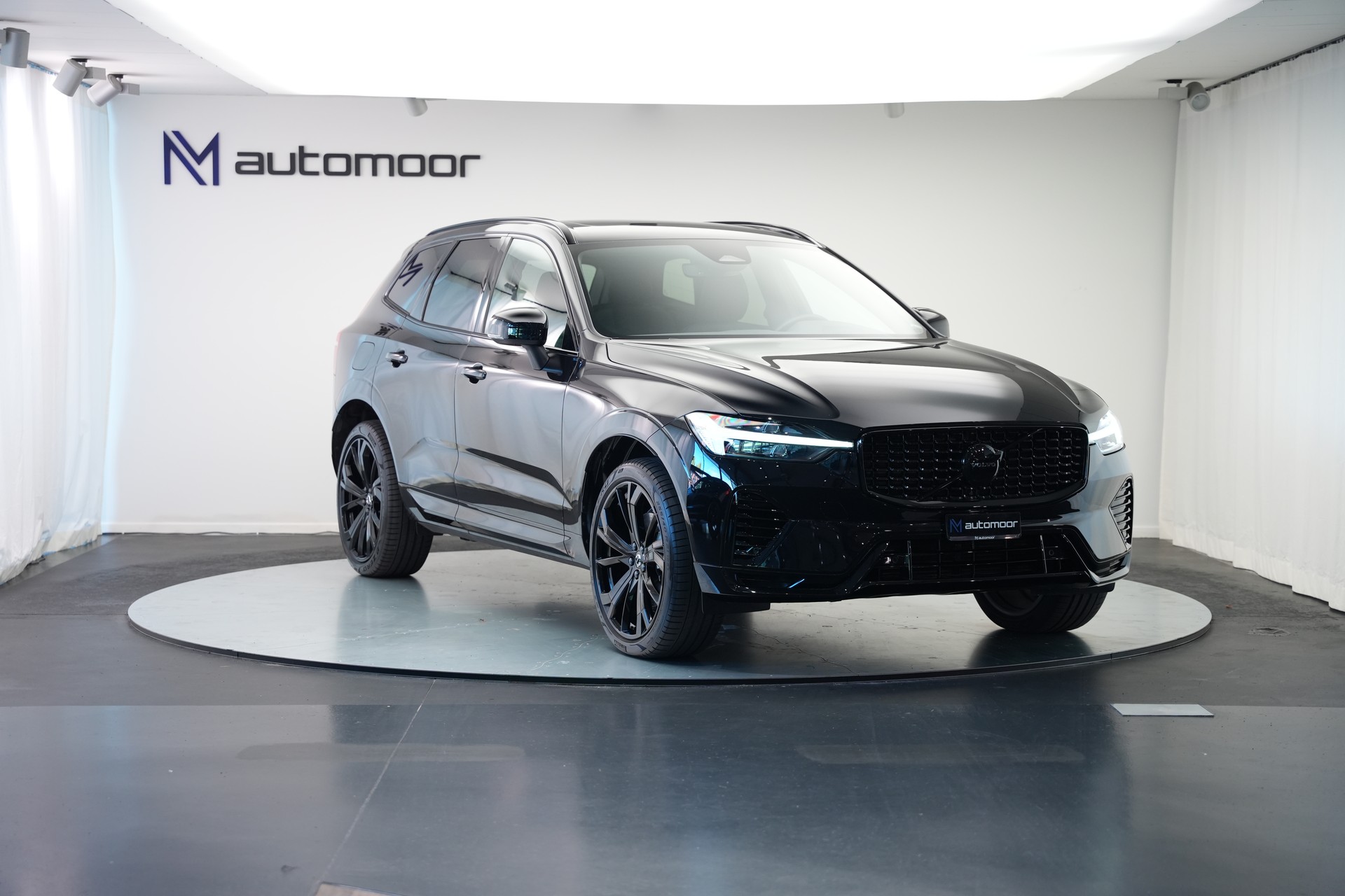VOLVO XC60 T8 eAWD PluginHybrid Black Edition Geartronic *Panorama* *Standheizung*-showroom-element-2