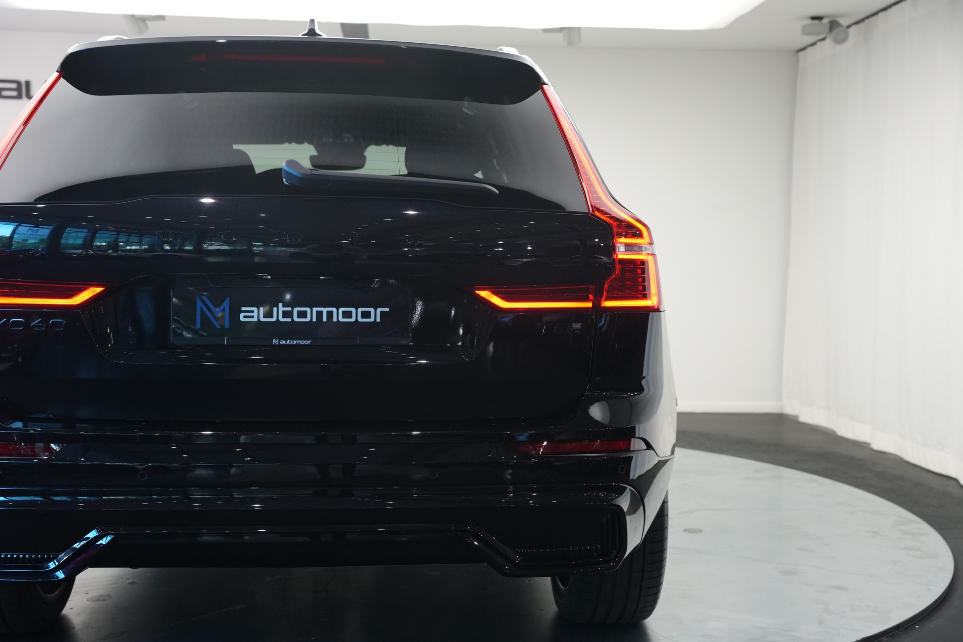 VOLVO XC60 T8 eAWD PluginHybrid Black Edition Geartronic *Panorama* *Standheizung*-image-43