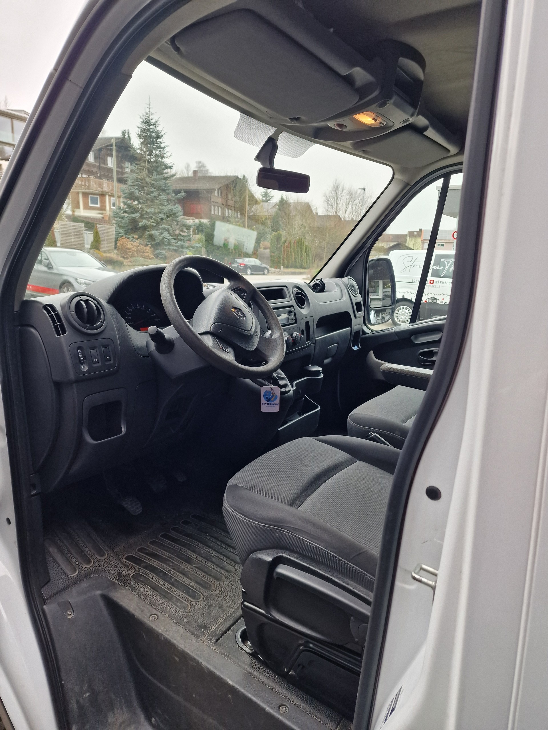 RENAULT Master T35 ENERGY 2.3dCi 145 L3H2-image-3