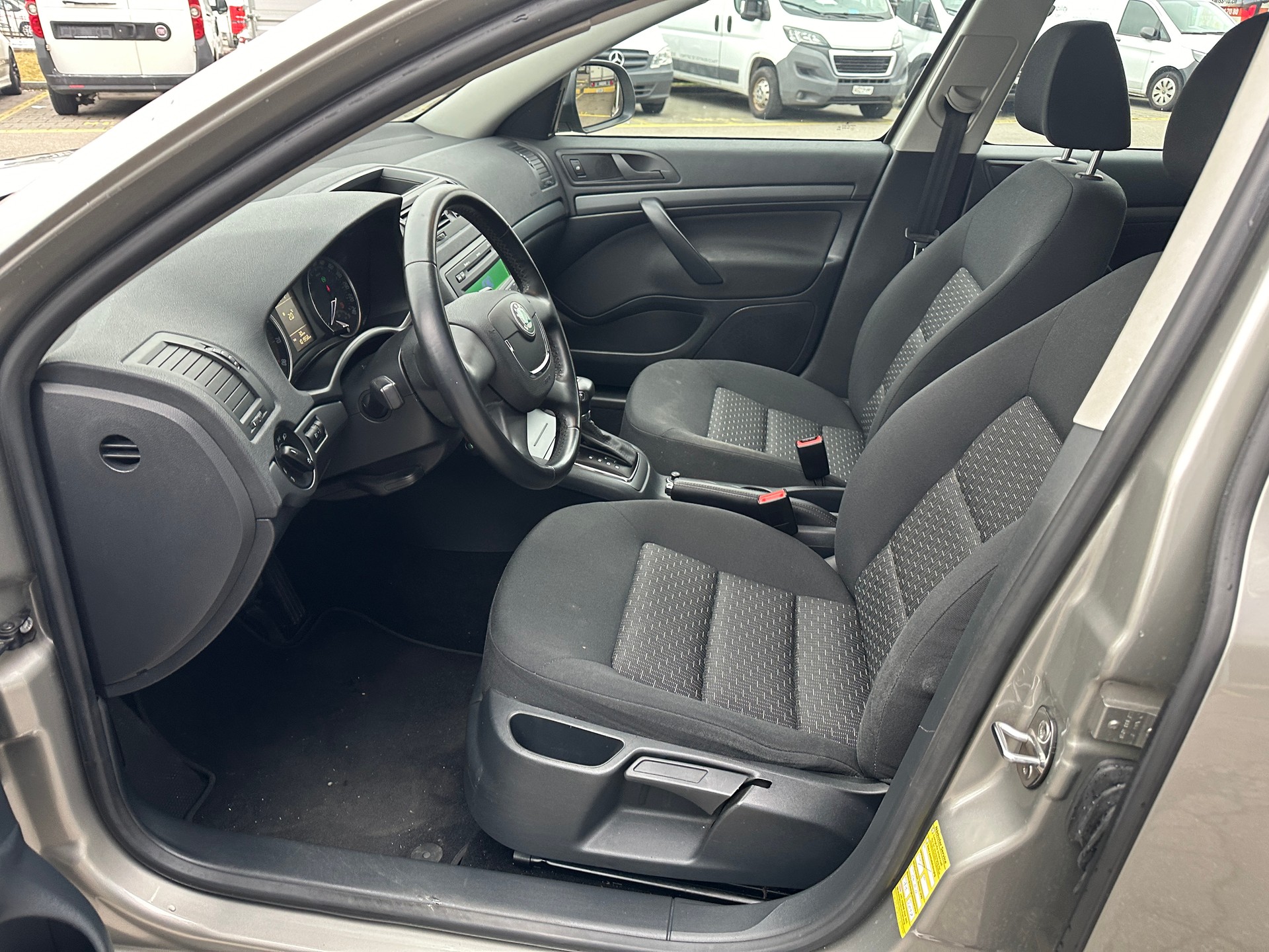 SKODA Octavia 1.2 TSI Clever DSG-image-8