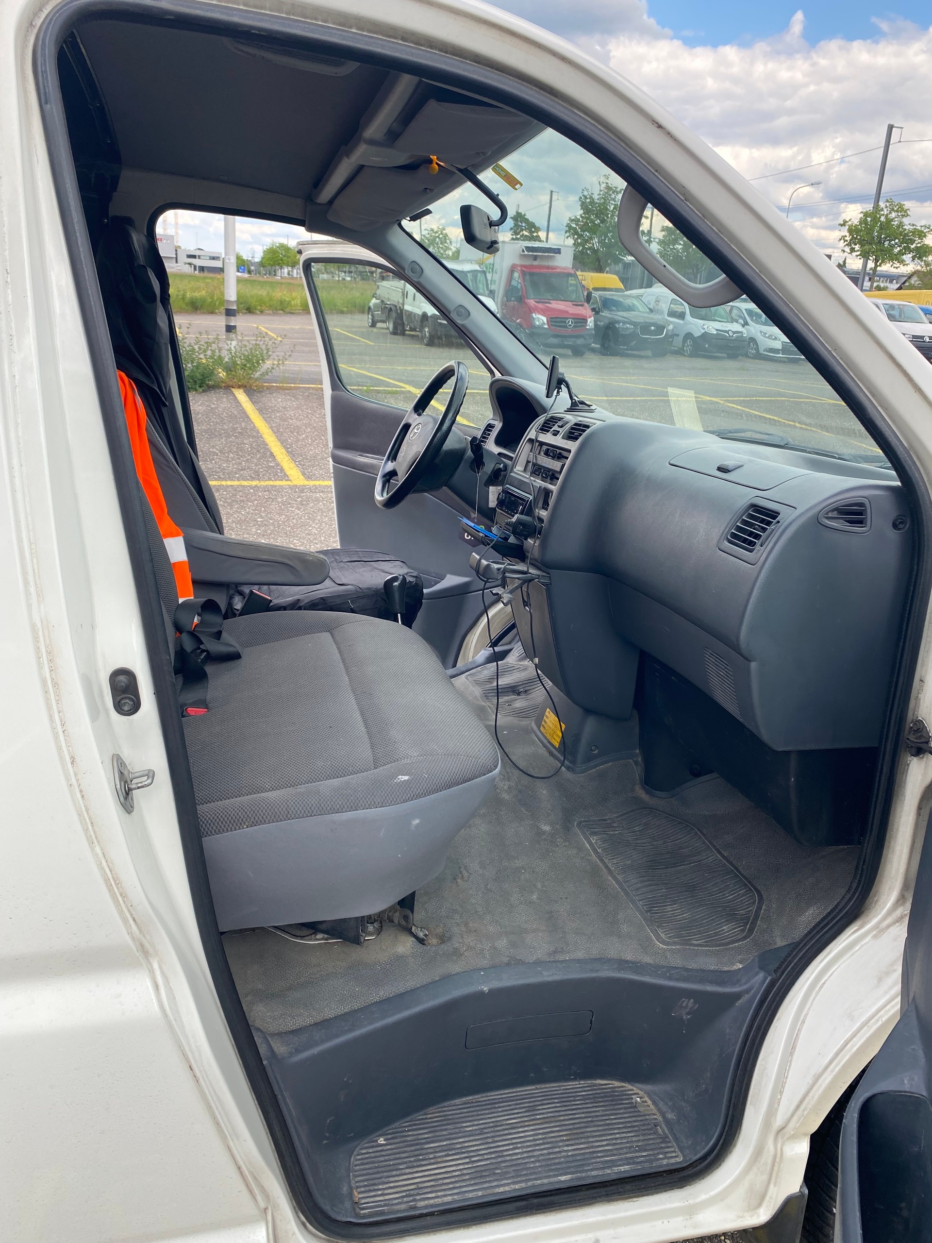 TOYOTA Hiace D-4D Van SWB-image-15