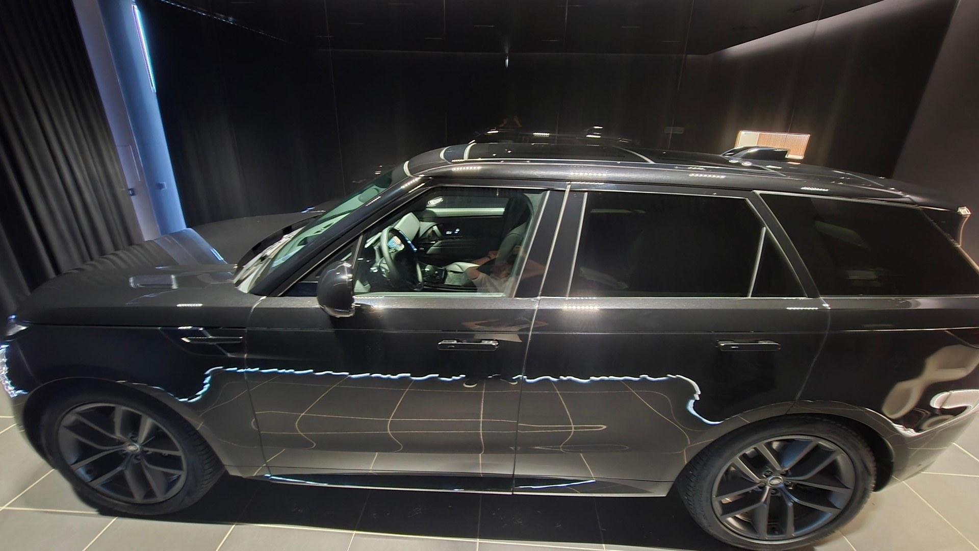 LAND ROVER Range Rover Sport 3.0 I6 300 HSE Dynamic-showroom-element-1