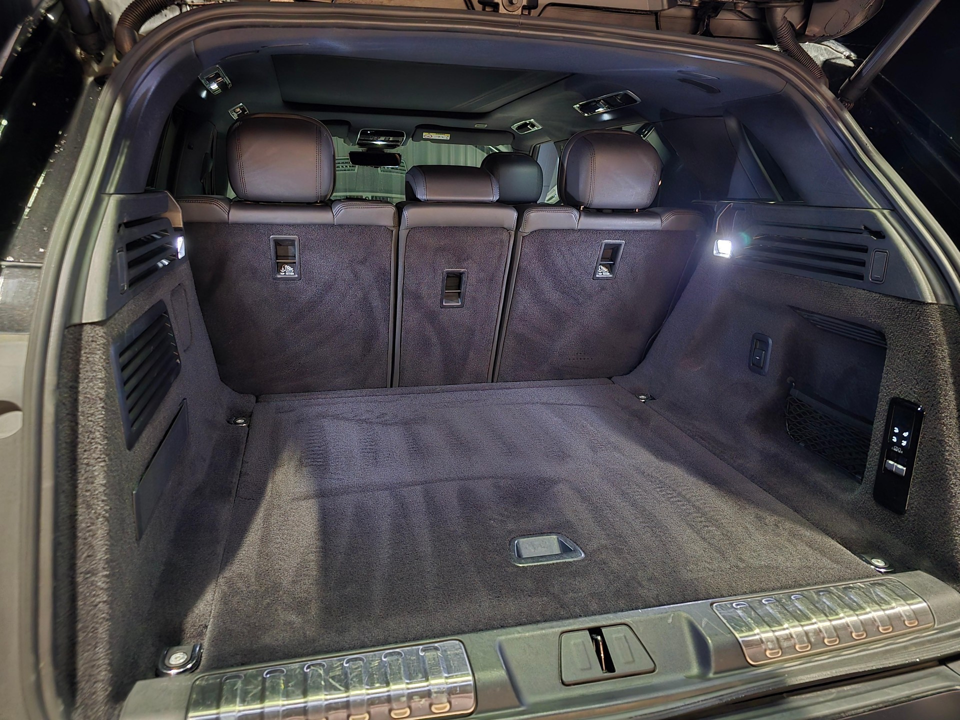 LAND ROVER Range Rover Sport 3.0 I6 300 HSE Dynamic-showroom-element-3