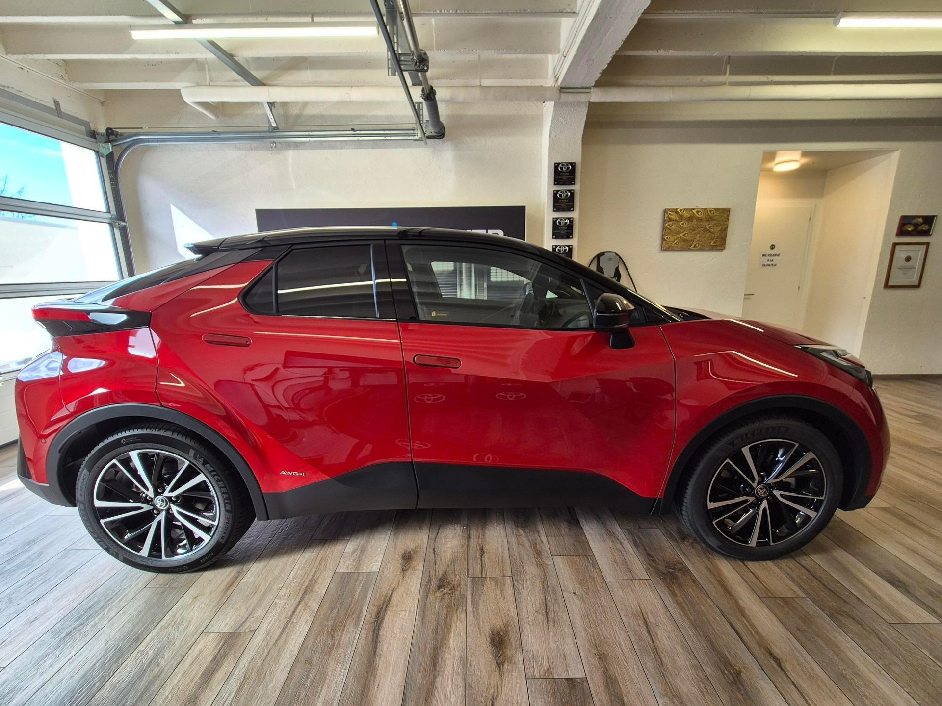 TOYOTA C-HR 2.0 HEV Style 4x4-showroom-element-2