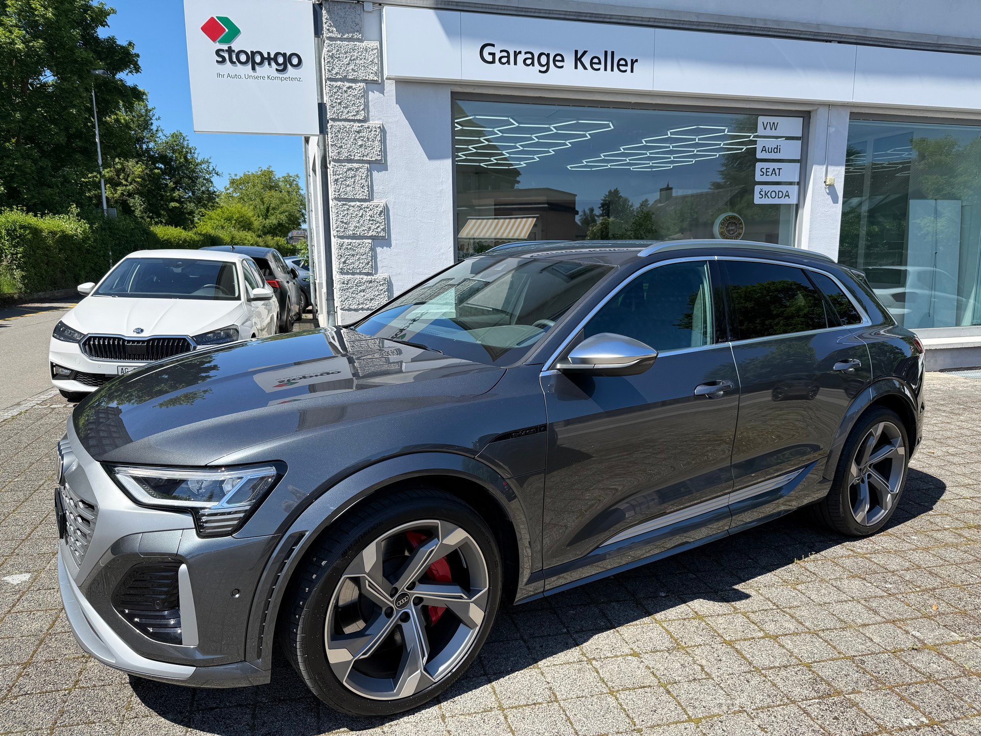 AUDI SQ8 e-tron quattro-image-1