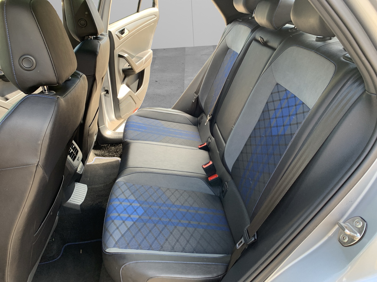 VW T-Roc 2.0 TSI R DSG 4M-image-12