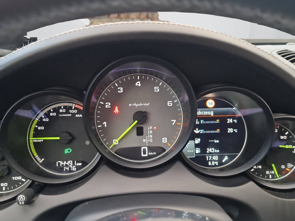 PORSCHE Cayenne 3.0 V6 S E-Hybrid-image-13