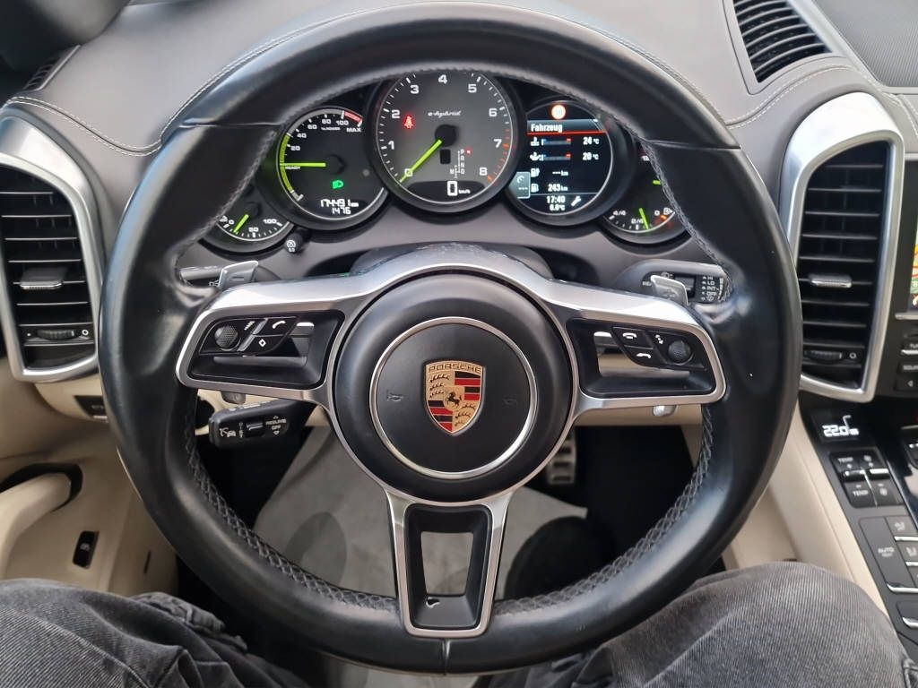 PORSCHE Cayenne 3.0 V6 S E-Hybrid-image-14