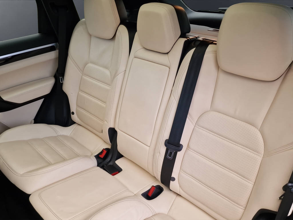 PORSCHE Cayenne 3.0 V6 S E-Hybrid-image-9