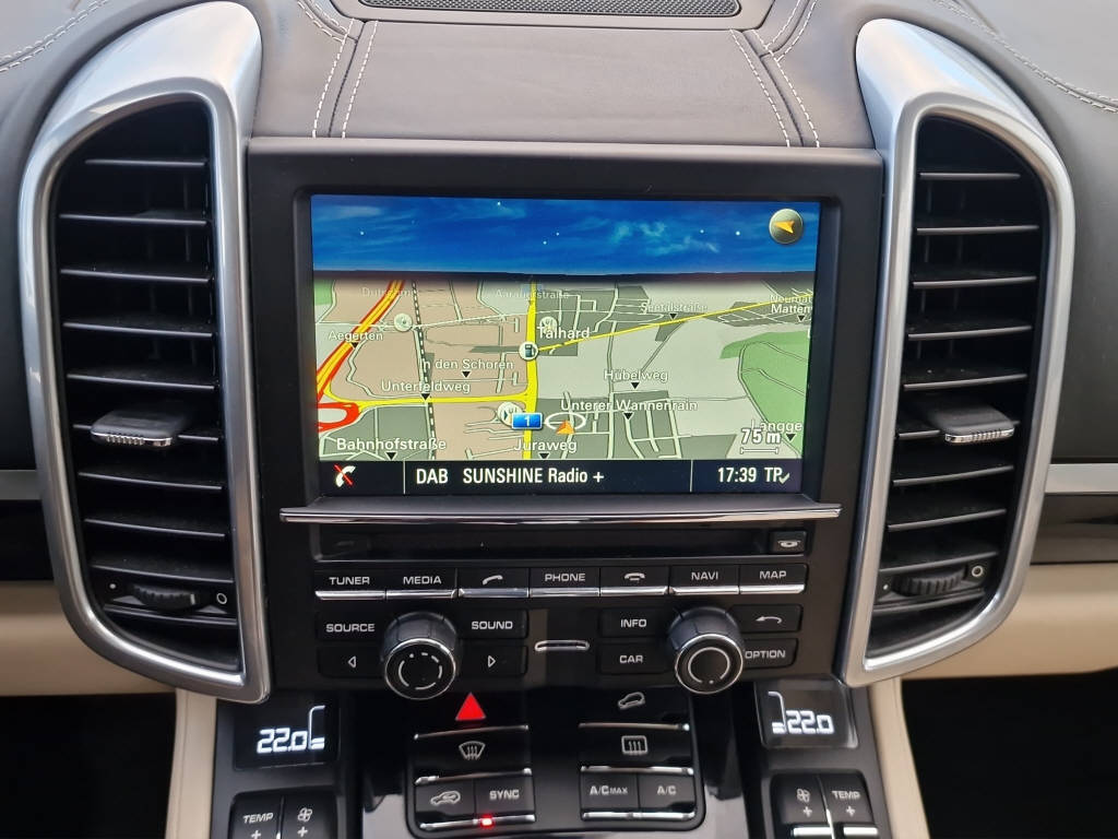 PORSCHE Cayenne 3.0 V6 S E-Hybrid-image-11