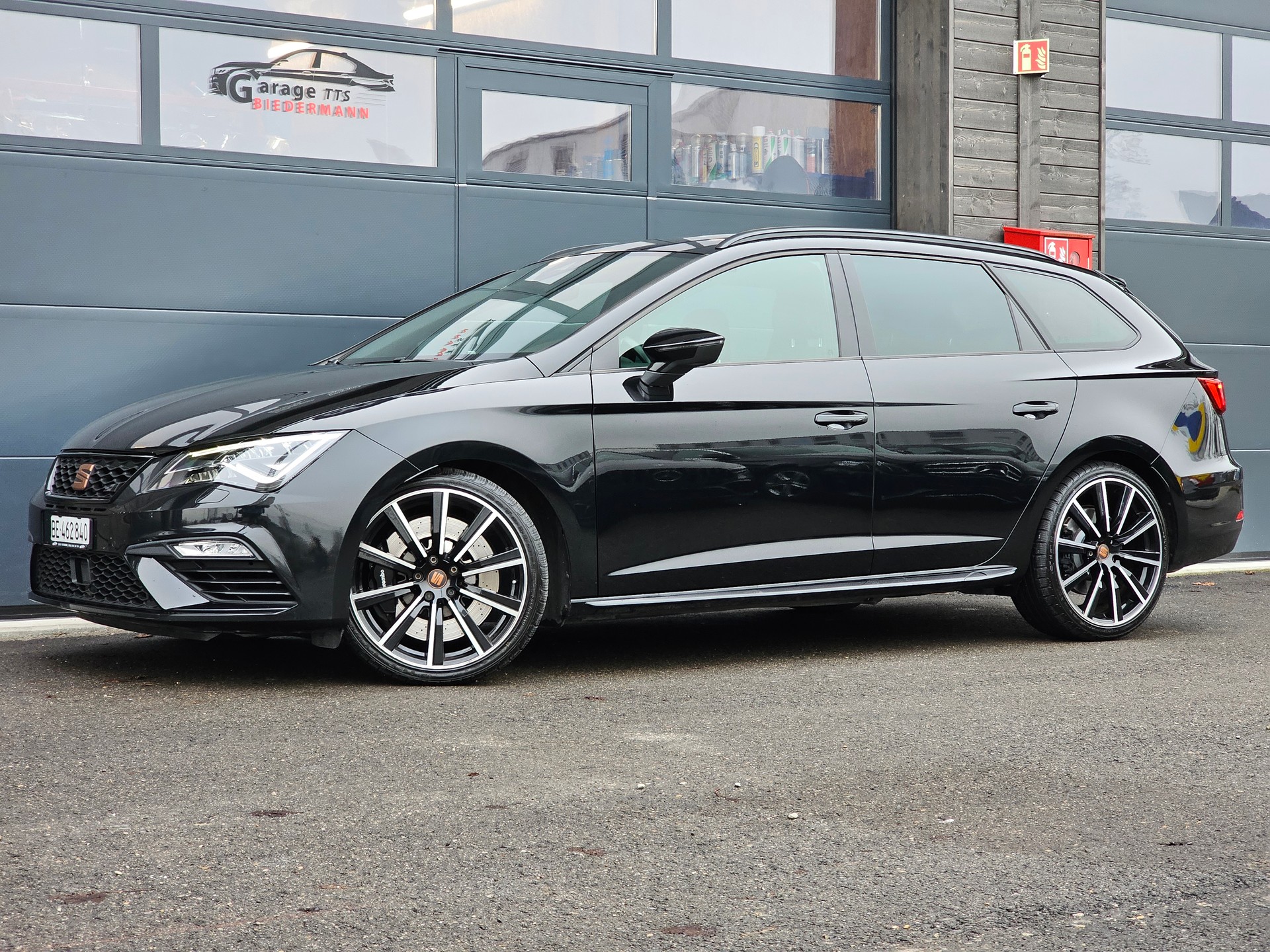 SEAT Leon ST 2.0 TSI Cupra R 300 4 Drive DSG