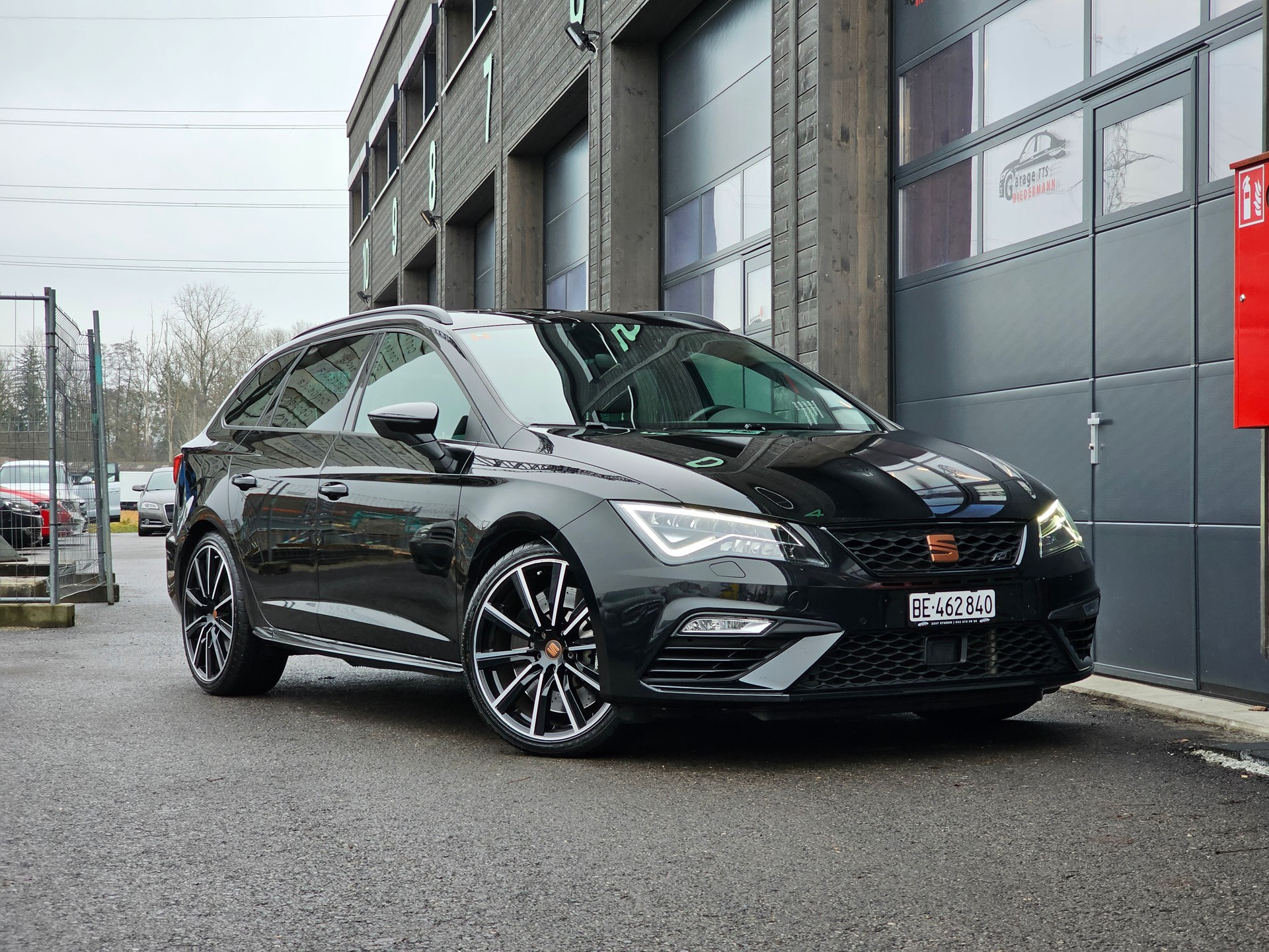 SEAT Leon ST 2.0 TSI Cupra R 300 4 Drive DSG-image-6