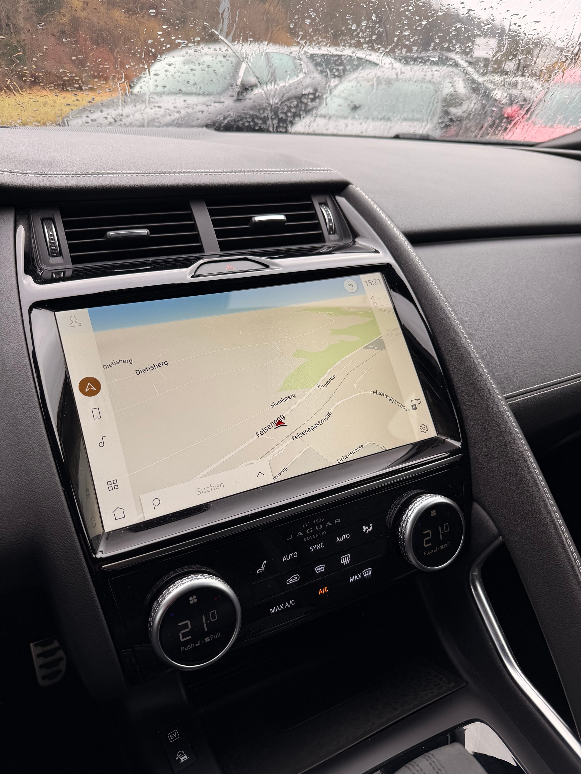JAGUAR E-Pace 1.5 P300e R-Dynamic AWD HSE-image-12