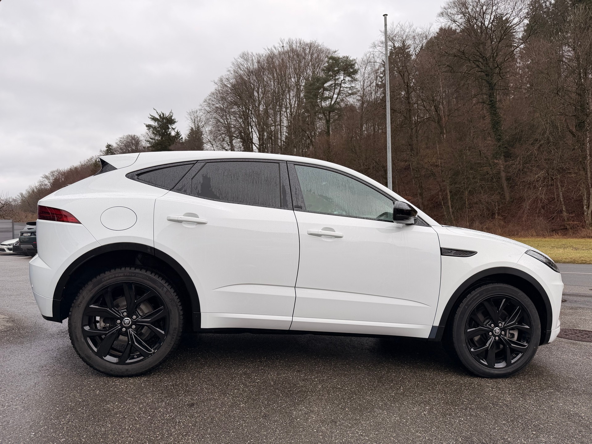 JAGUAR E-Pace 1.5 P300e R-Dynamic AWD HSE-image-2