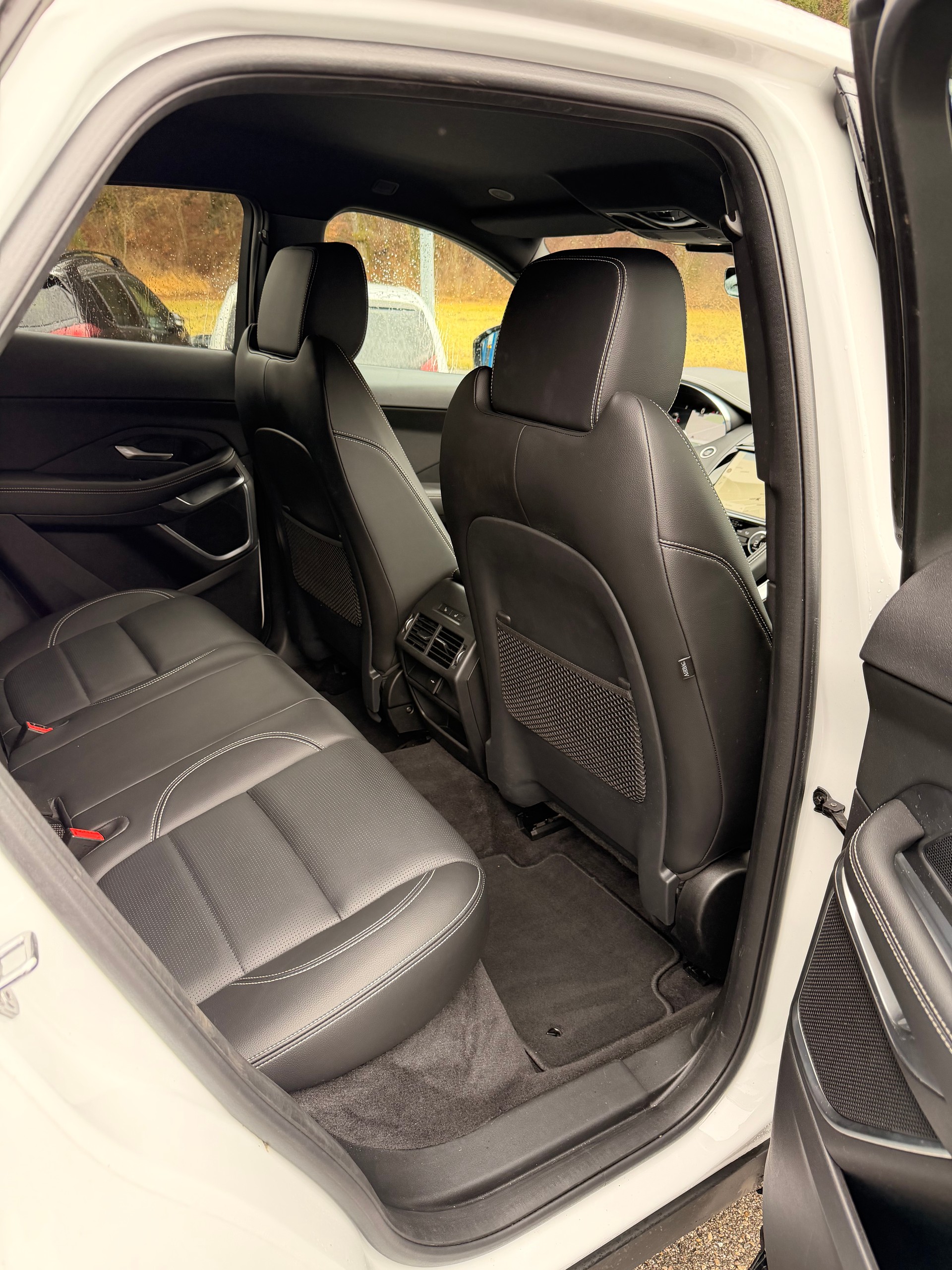 JAGUAR E-Pace 1.5 P300e R-Dynamic AWD HSE-image-11