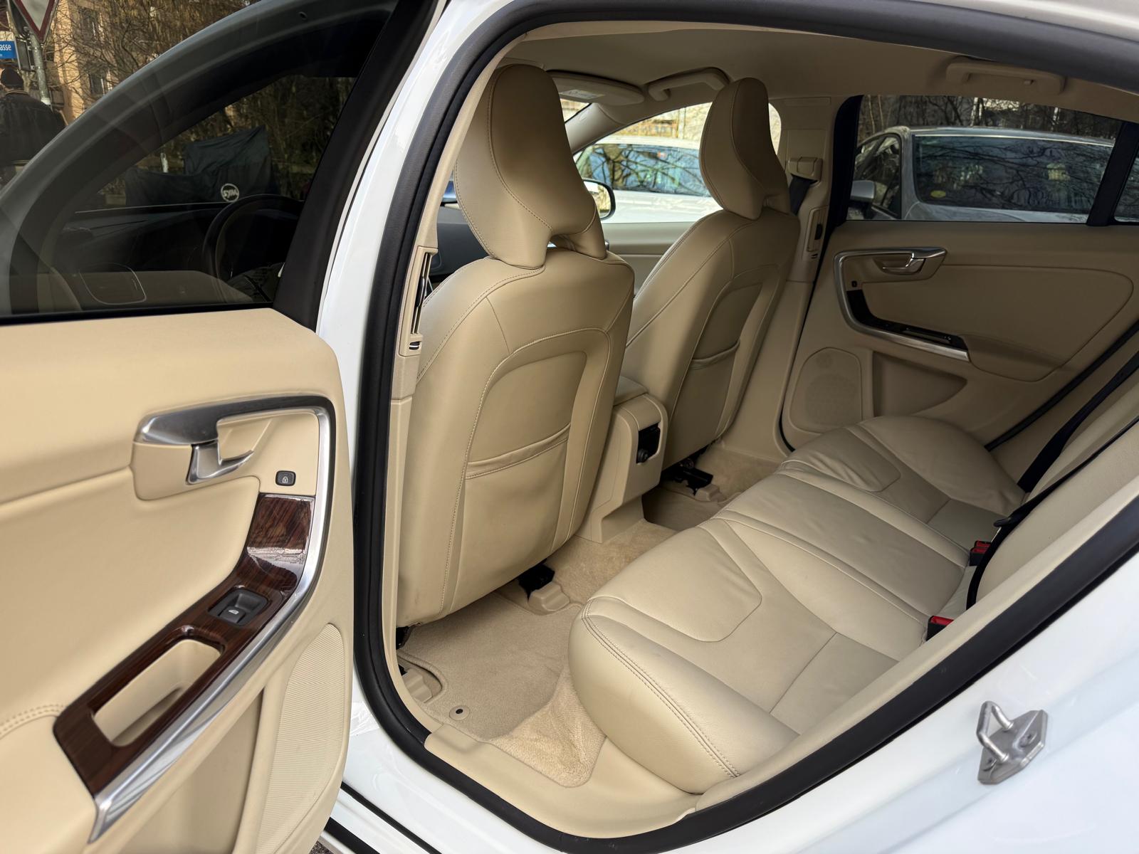 VOLVO S60 T6 Summum Geartronic-image-9