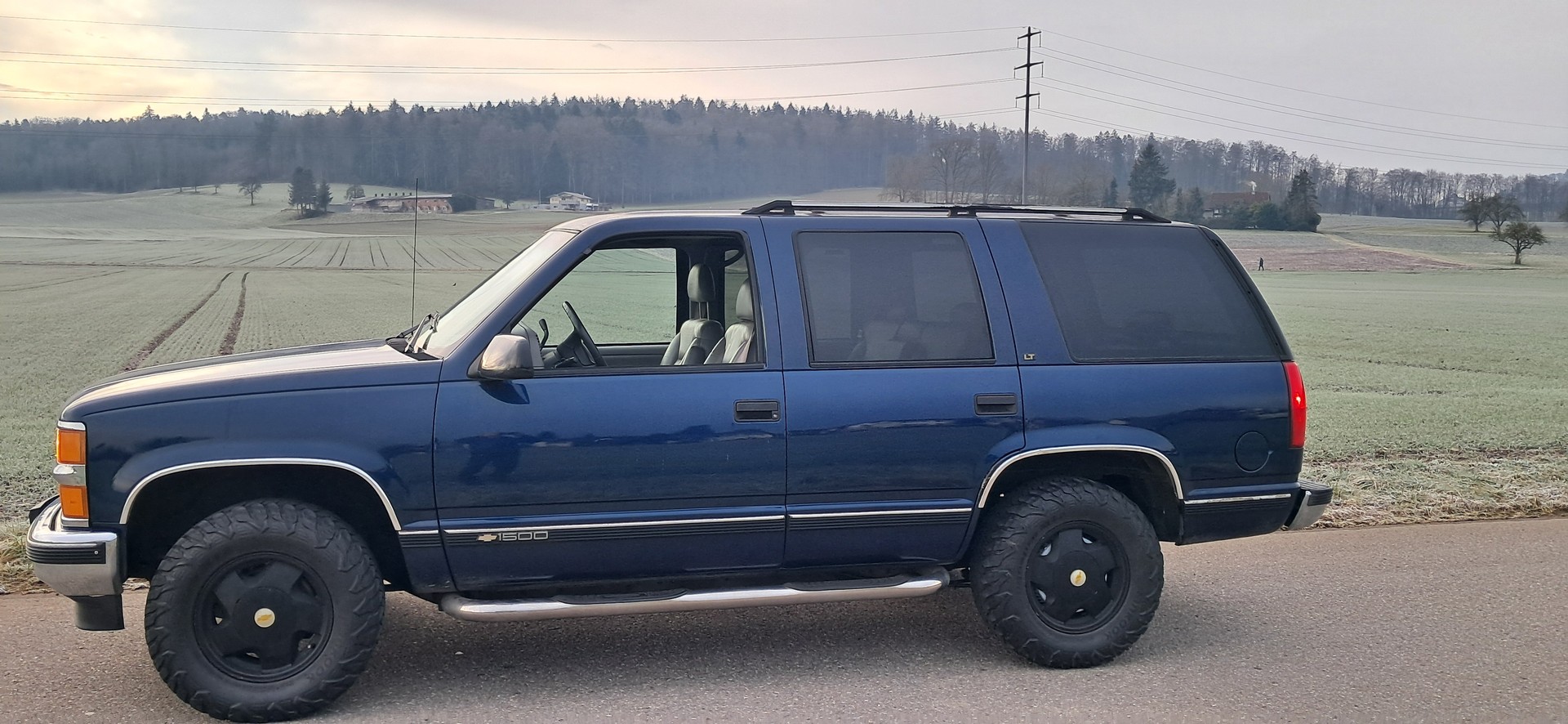 CHEVROLET TAHOE-image-2