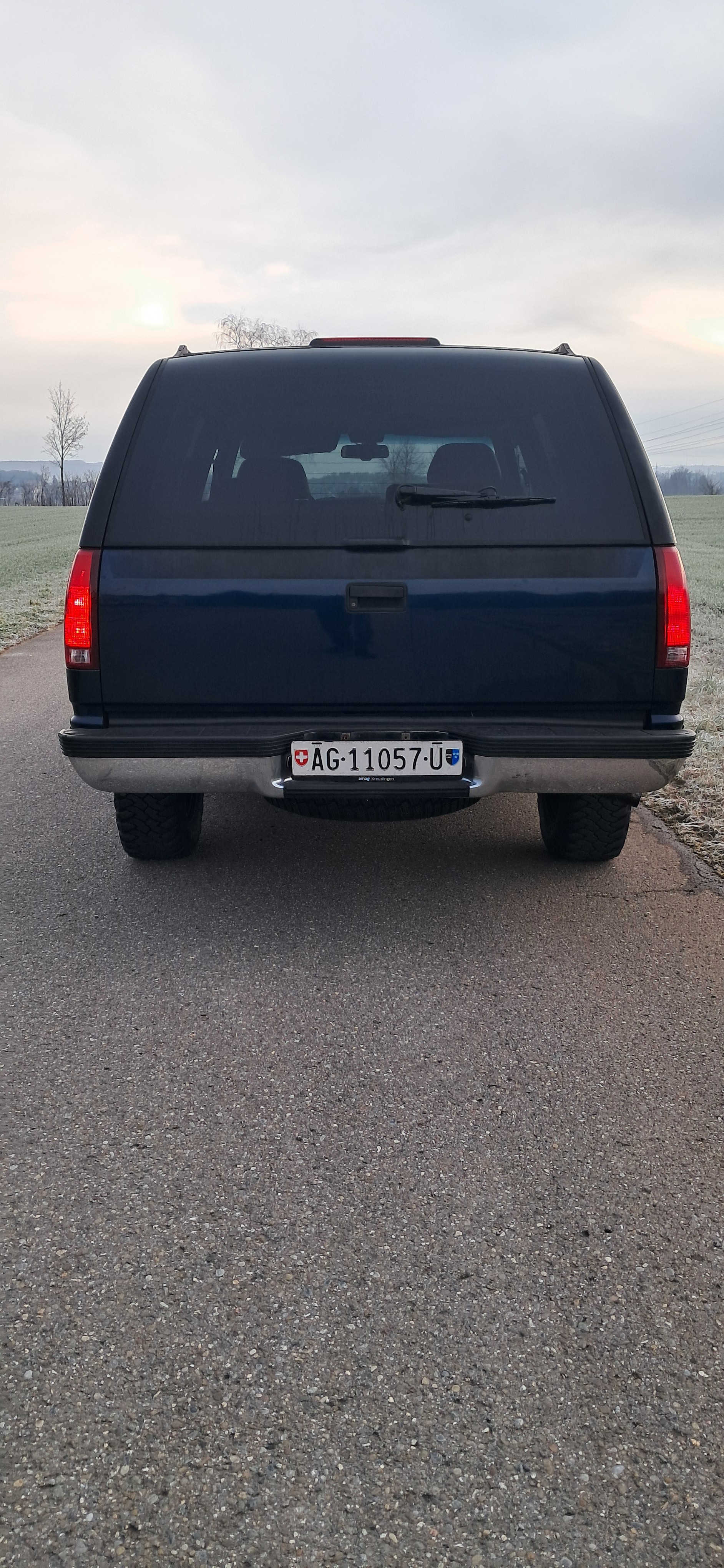CHEVROLET TAHOE-image-1
