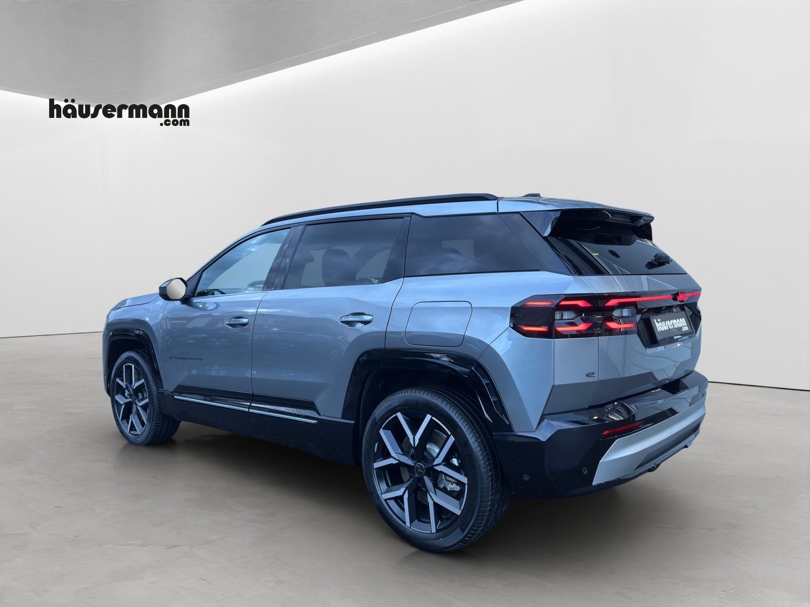 JEEP Compass First Edition-showroom-element-3