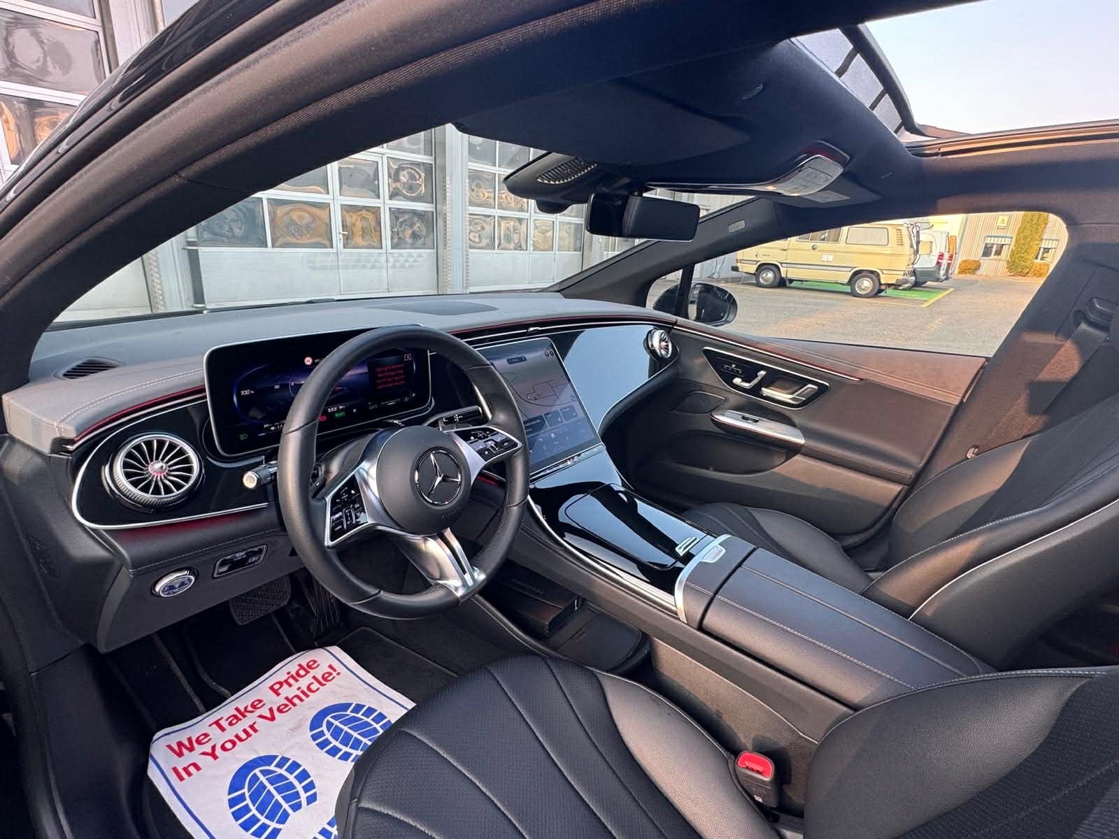 MERCEDES-BENZ EQE 300-image-16
