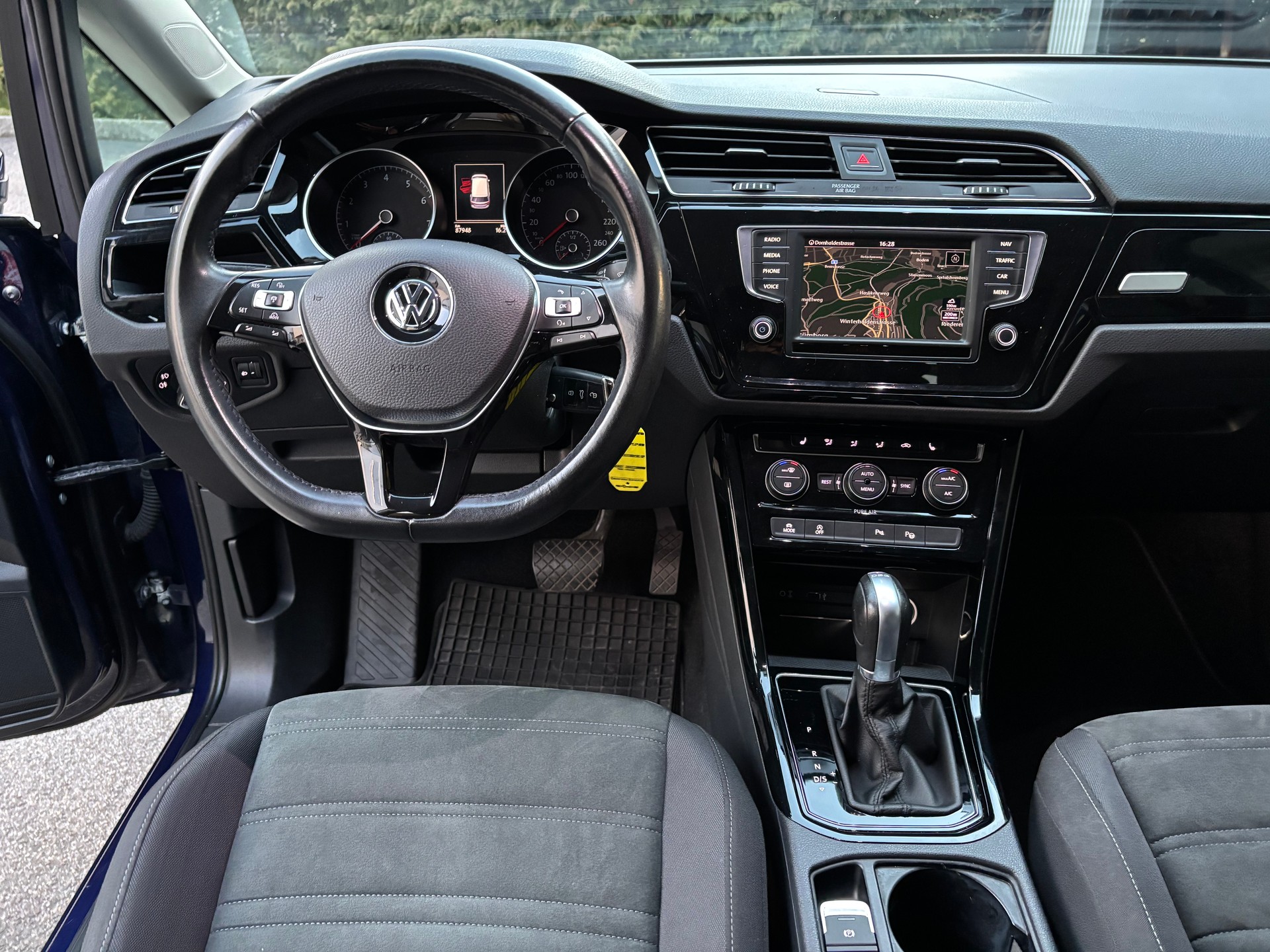 VW Touran 1.4 TSI BlueMotion Highline DSG 7.Sitze-image-6
