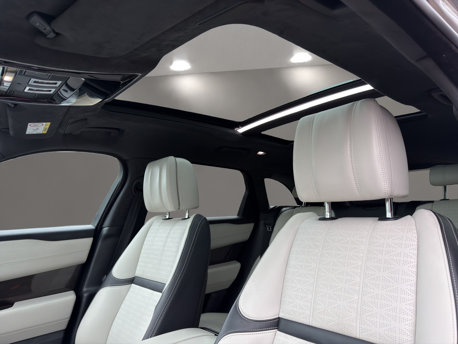 LAND ROVER Range Rover Velar R-Dynamic P 380 PS Automatic First Edition-image-10