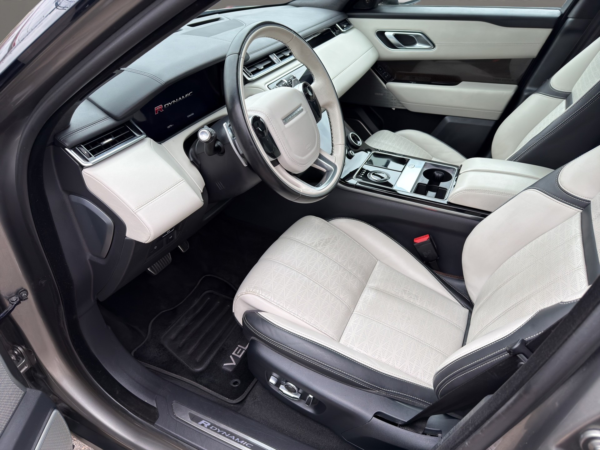 LAND ROVER Range Rover Velar R-Dynamic P 380 PS Automatic First Edition-image-12