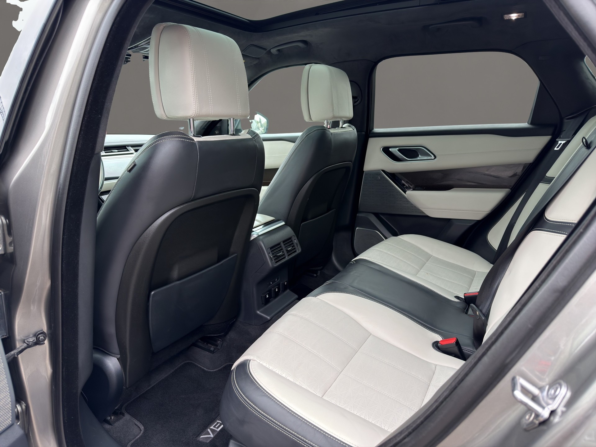LAND ROVER Range Rover Velar R-Dynamic P 380 PS Automatic First Edition-image-13