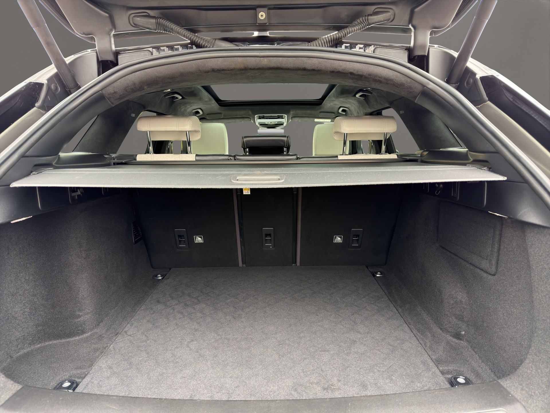 LAND ROVER Range Rover Velar R-Dynamic P 380 PS Automatic First Edition-image-23