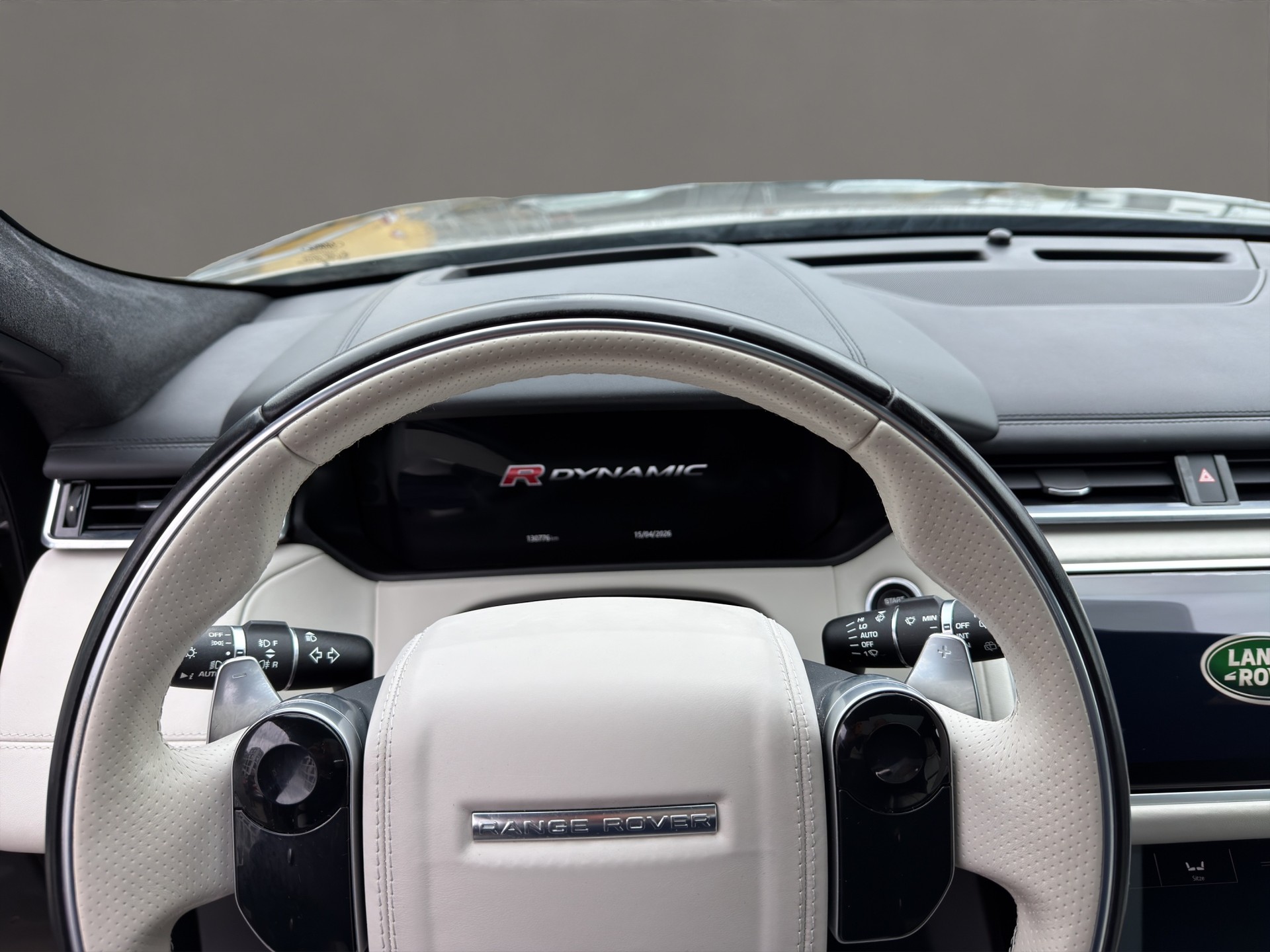 LAND ROVER Range Rover Velar R-Dynamic P 380 PS Automatic First Edition-image-20