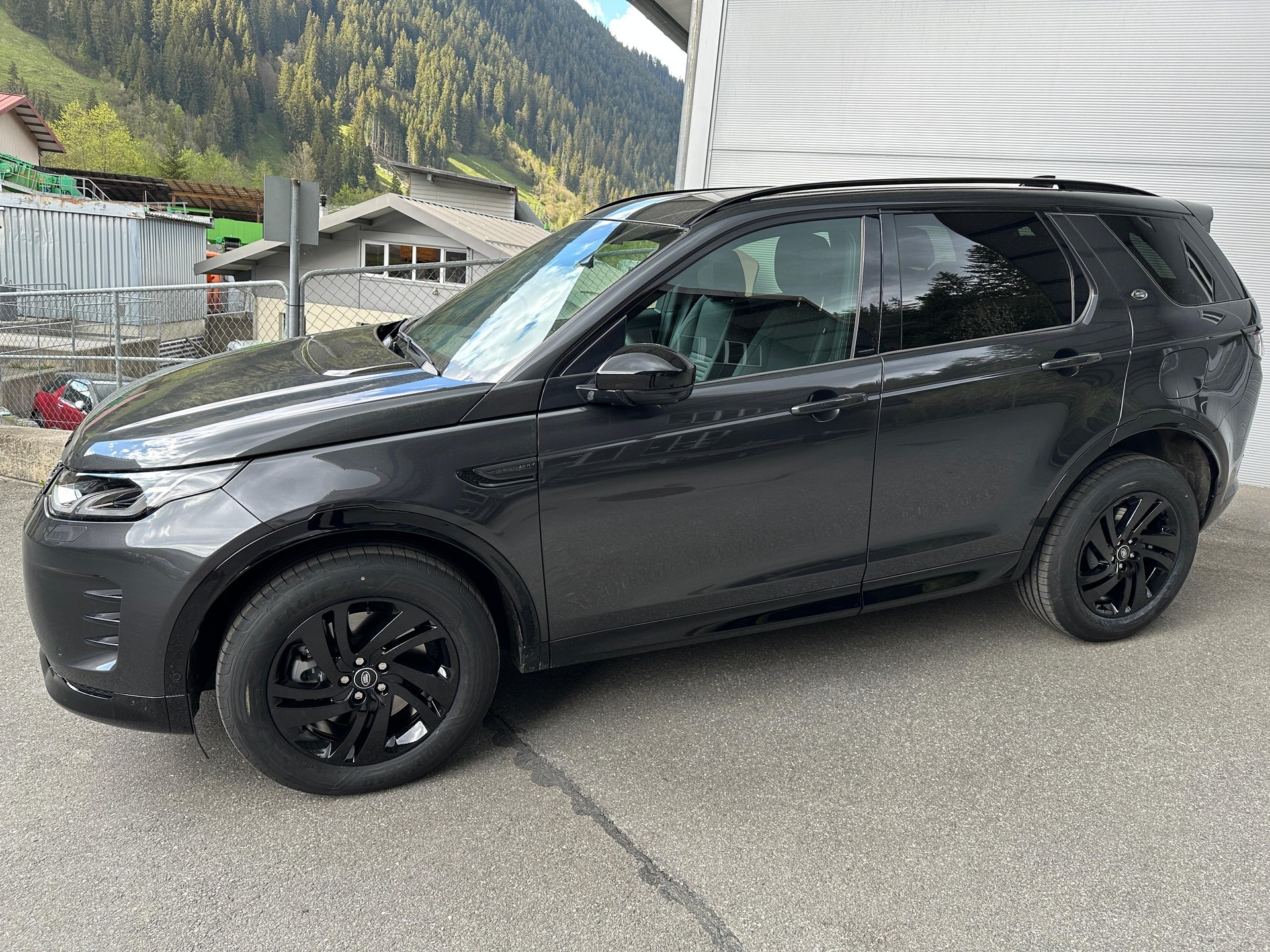 LAND ROVER Discovery Sport 1.5 T 270e Dynamic S-showroom-element-1