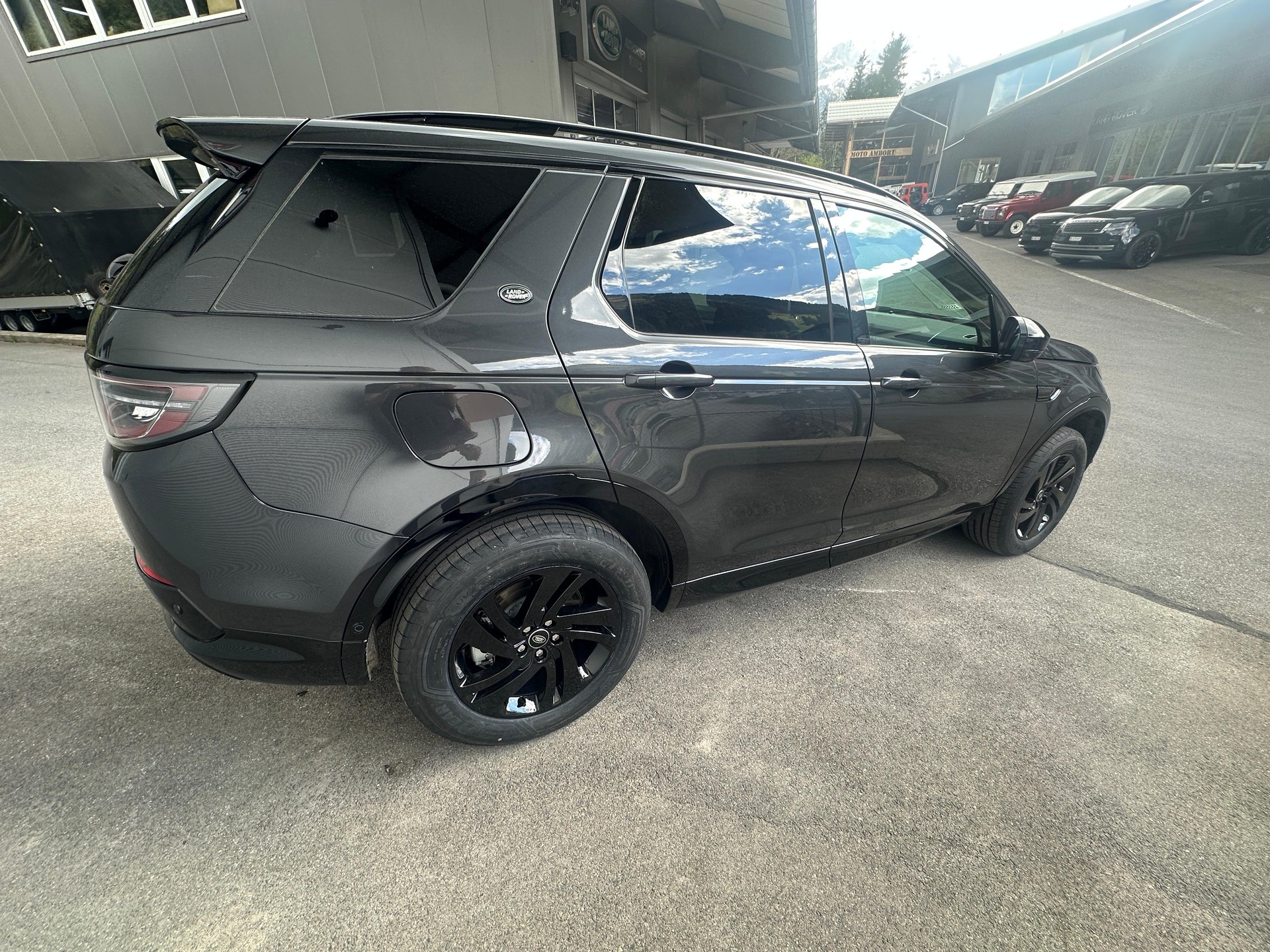 LAND ROVER Discovery Sport 1.5 T 270e Dynamic S-showroom-element-3