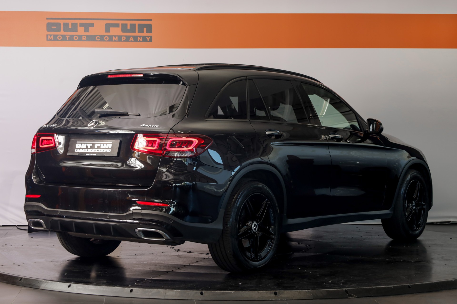 MERCEDES-BENZ GLC 200 AMG Line 4Matic 9G-Tronic-image-6
