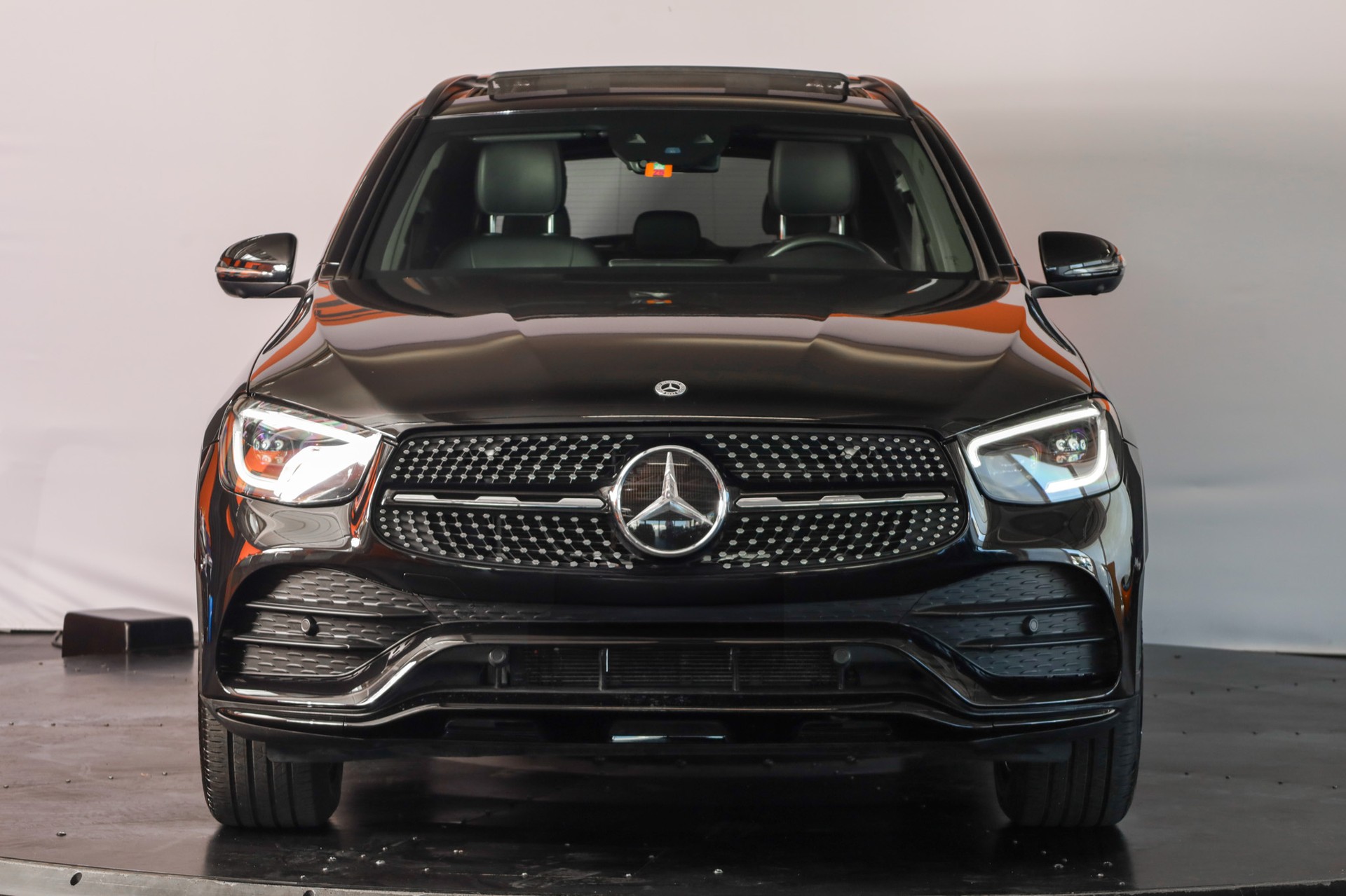 MERCEDES-BENZ GLC 200 AMG Line 4Matic 9G-Tronic-showroom-element-1