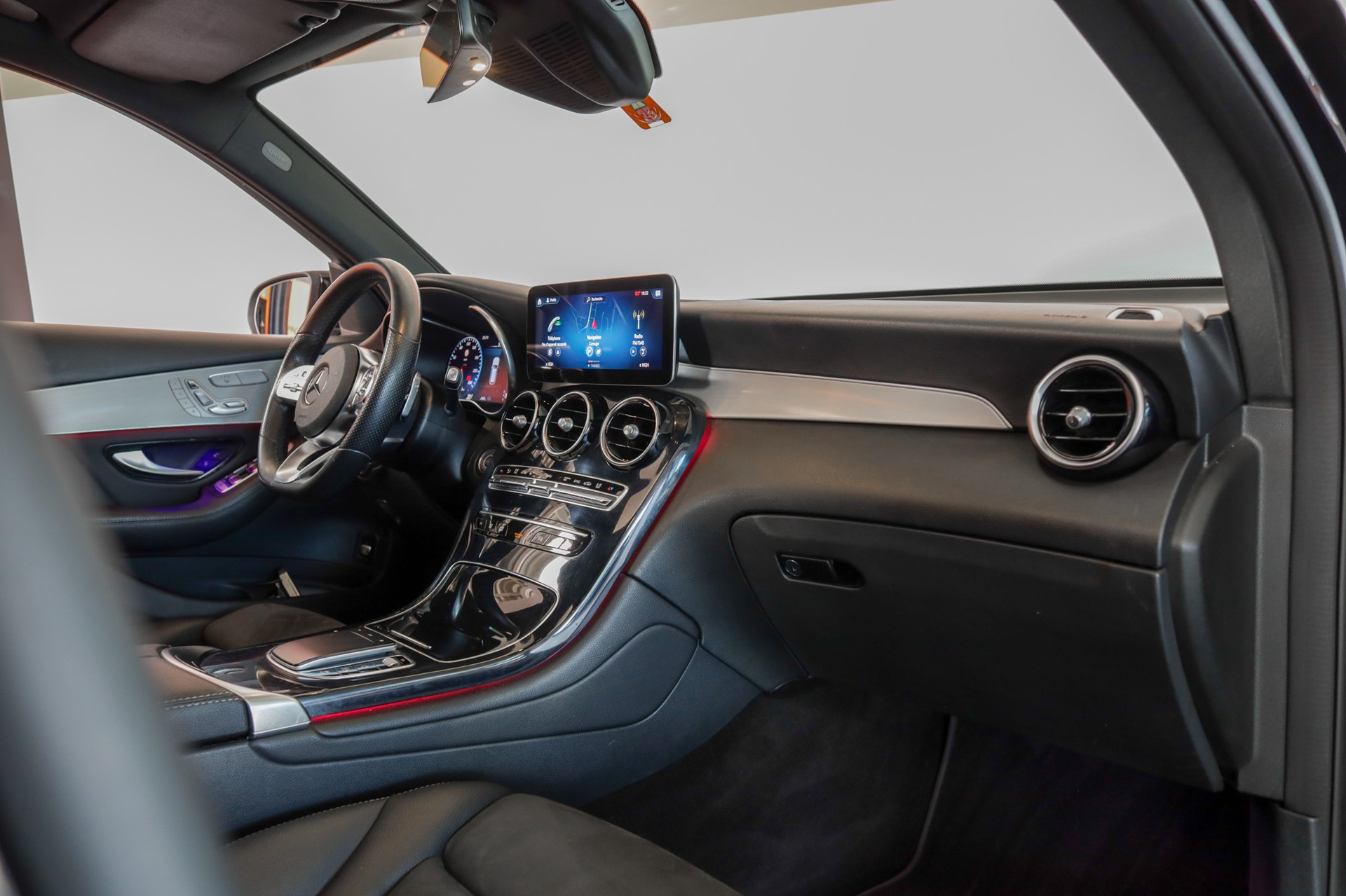 MERCEDES-BENZ GLC 200 AMG Line 4Matic 9G-Tronic-showroom-element-2