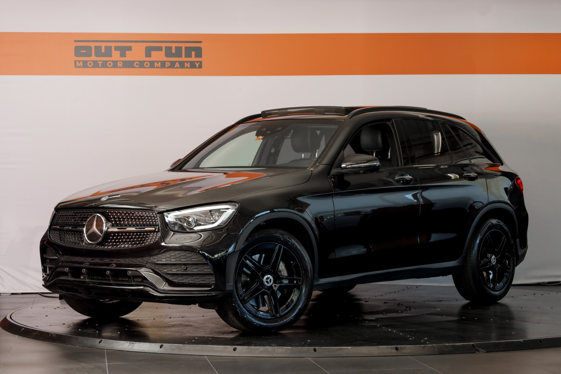 MERCEDES-BENZ GLC 200 AMG Line 4Matic 9G-Tronic-image-5