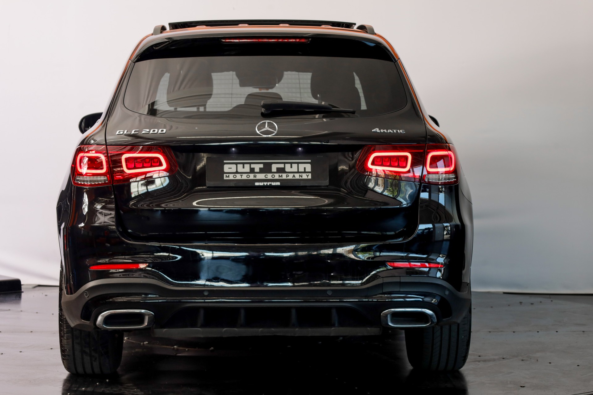 MERCEDES-BENZ GLC 200 AMG Line 4Matic 9G-Tronic-showroom-element-3