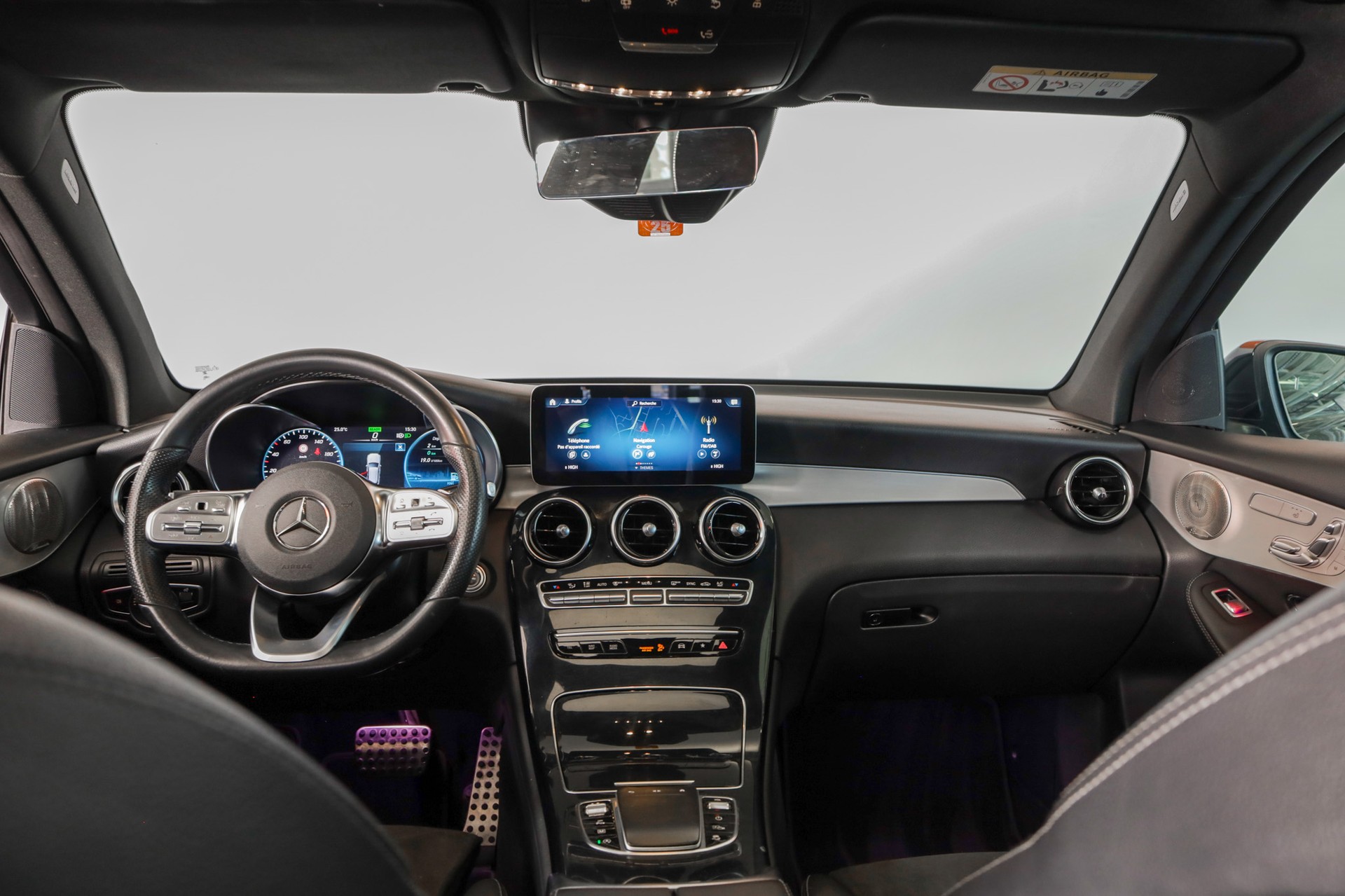 MERCEDES-BENZ GLC 200 AMG Line 4Matic 9G-Tronic-image-13