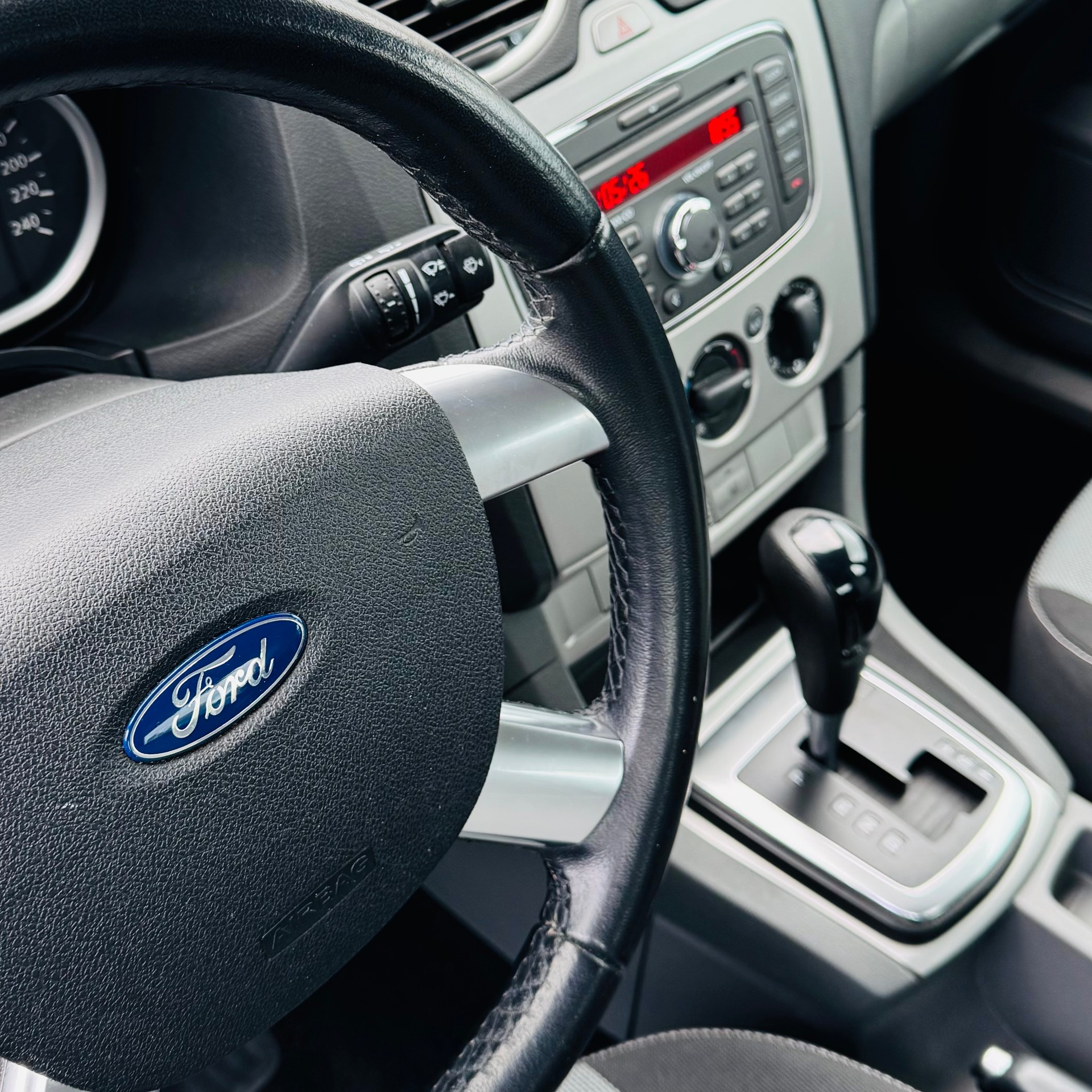 FORD Focus 1.6i Carving Automatic-image-5