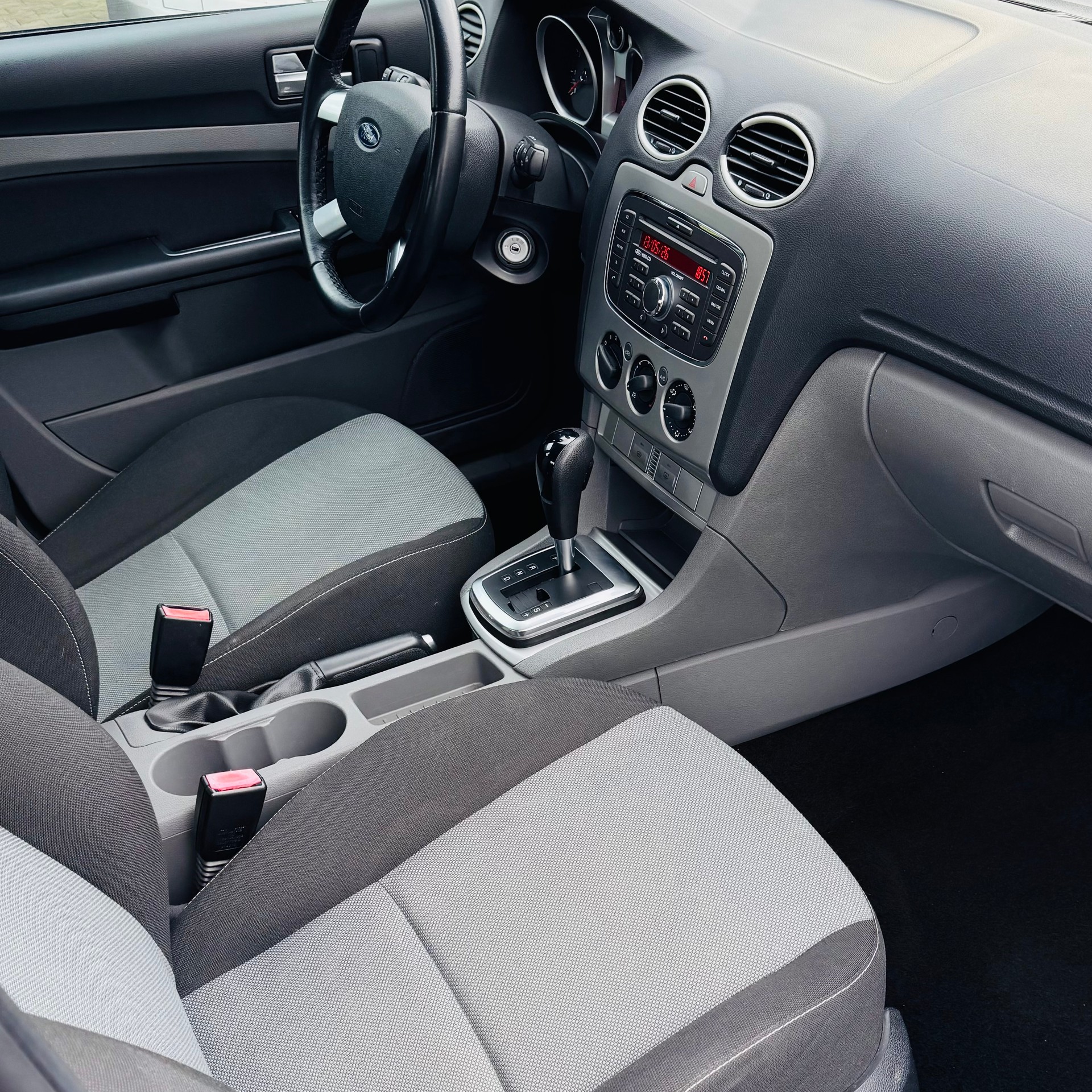 FORD Focus 1.6i Carving Automatic-image-14