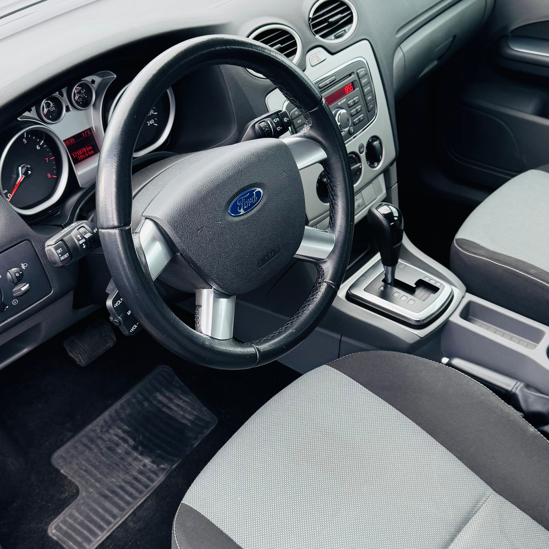 FORD Focus 1.6i Carving Automatic-showroom-element-3