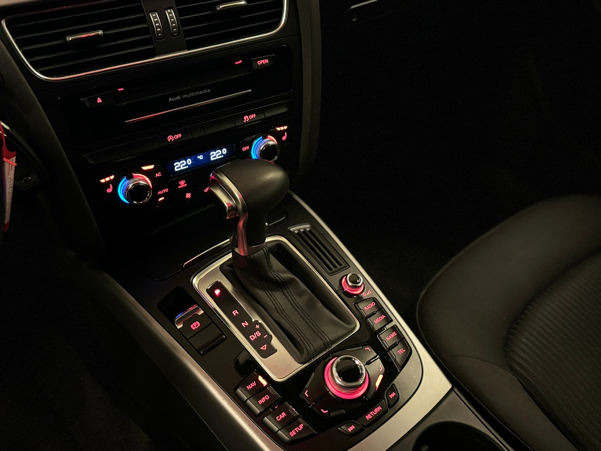 AUDI A4 Avant 1.8 TFSI multitronic-image-16