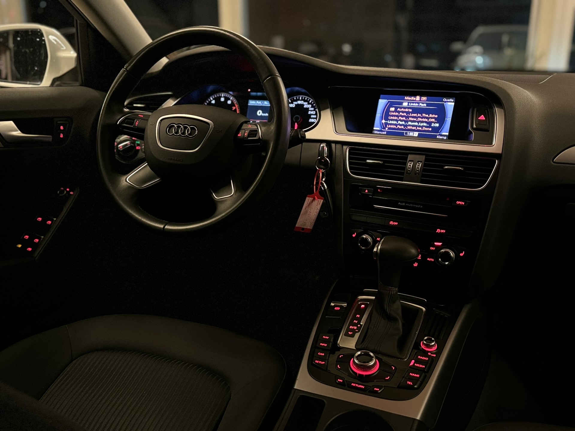 AUDI A4 Avant 1.8 TFSI multitronic-image-9