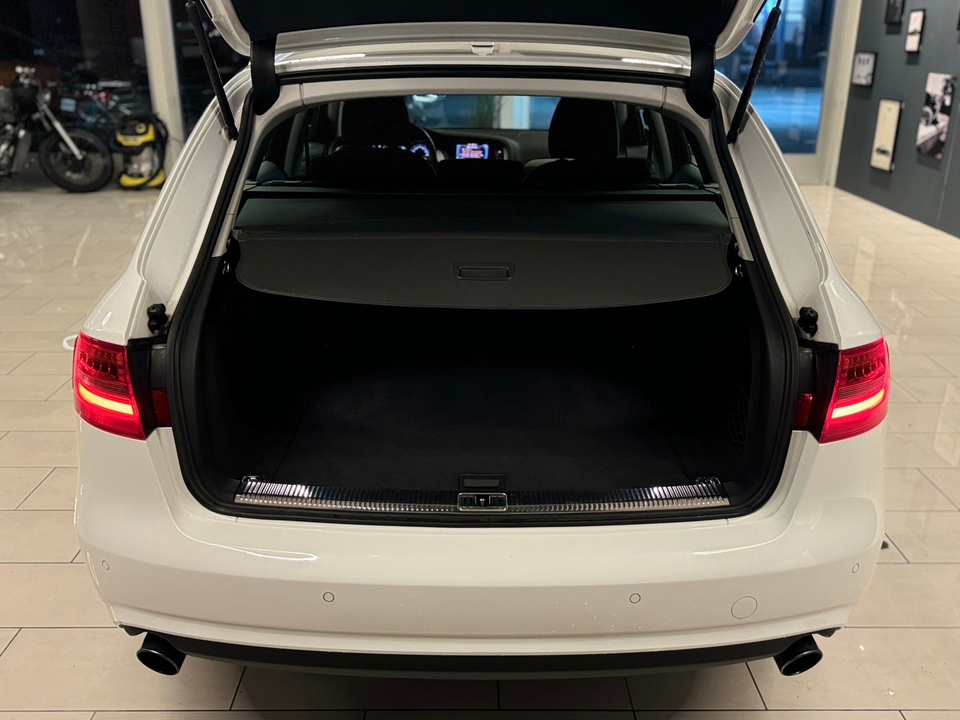 AUDI A4 Avant 1.8 TFSI multitronic-image-6