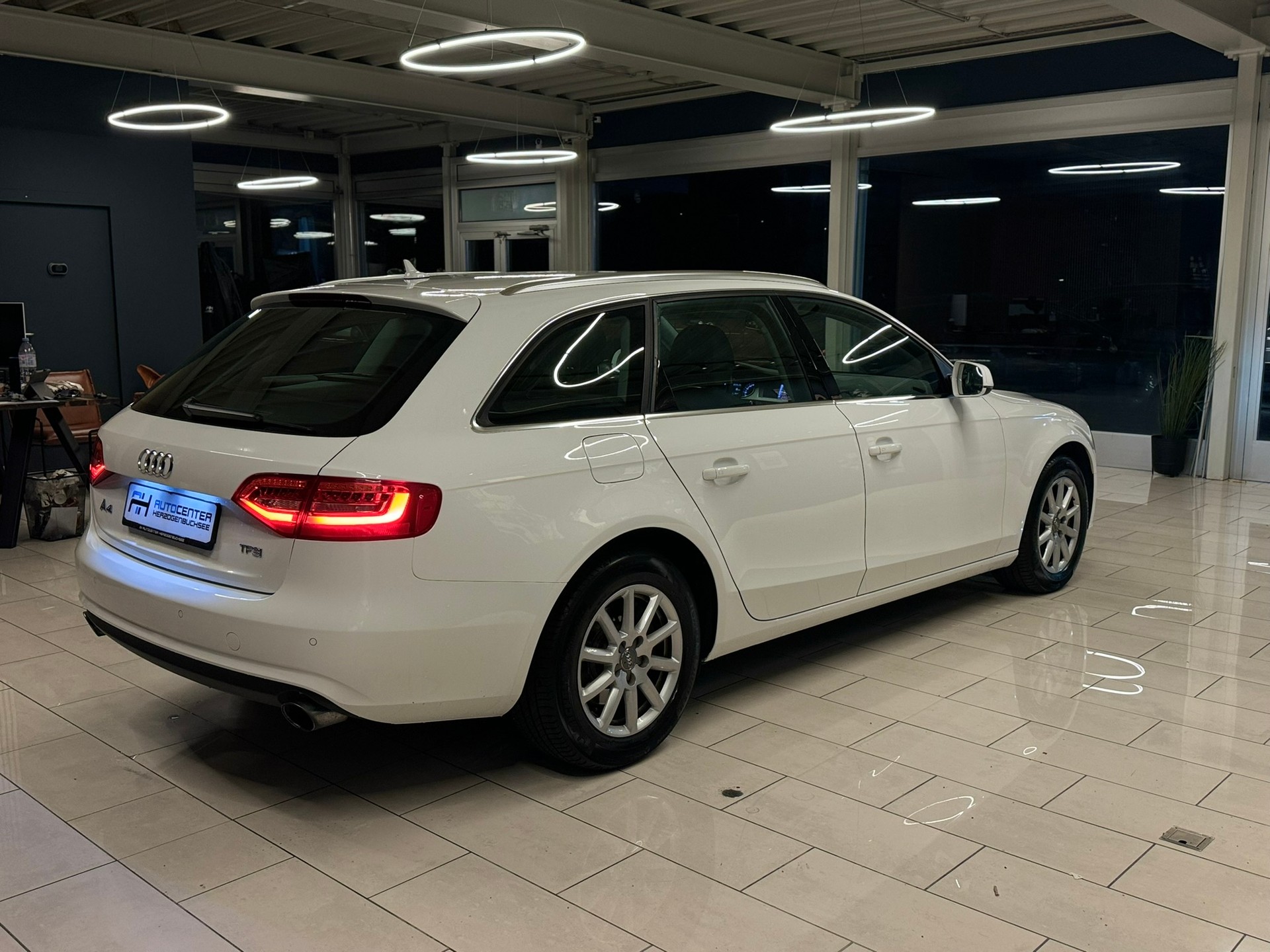 AUDI A4 Avant 1.8 TFSI multitronic-image-7